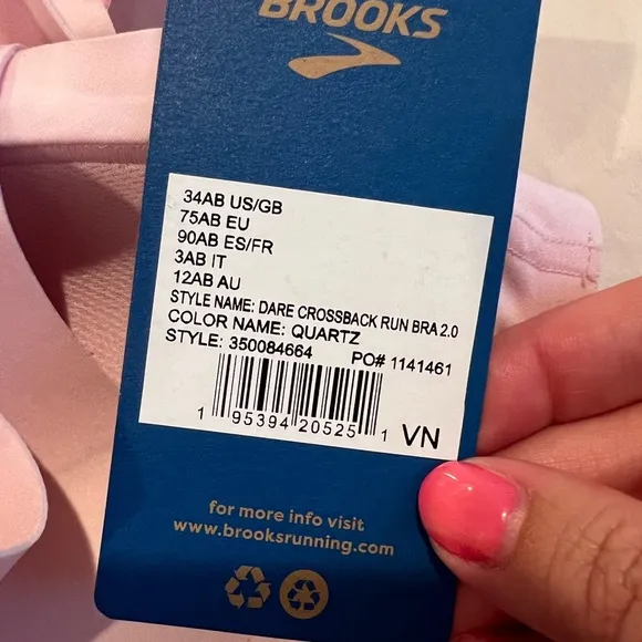 NWT Brooks Women’s Crossback 2.0 Sports Bra in Quartz in size 34 A/B