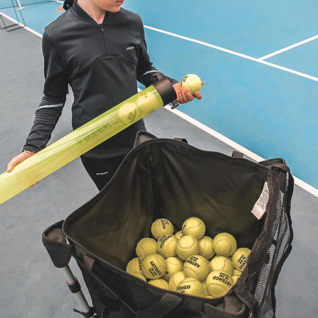 PANIER DE BALLES DE TENNIS A ROULETTES