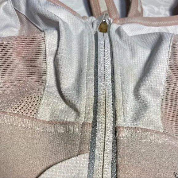 SHEFIT Ultimate Sports Bra in size Luxe (large) White, Tie Dyed in Great Shape
