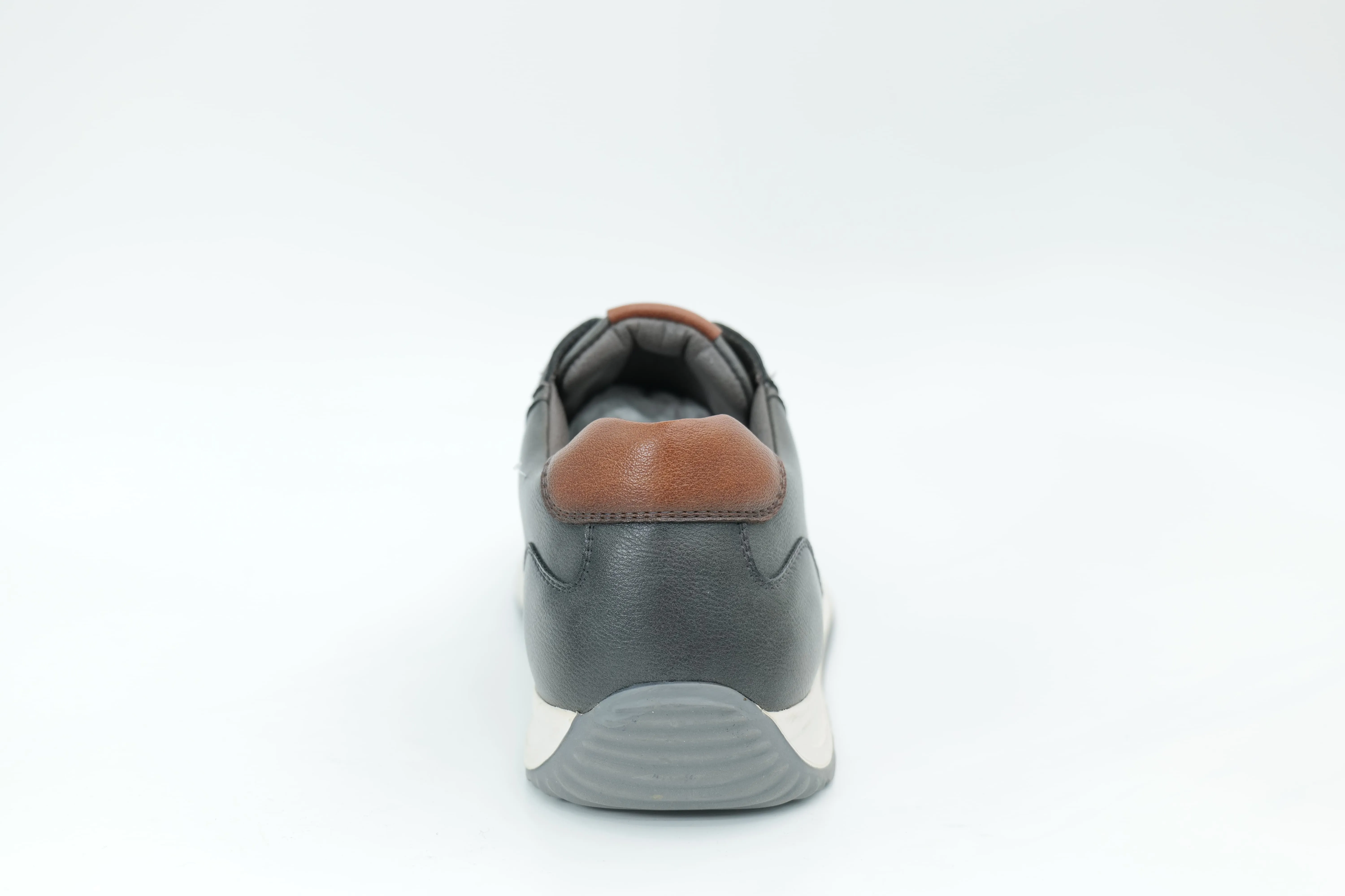 Sports shoes