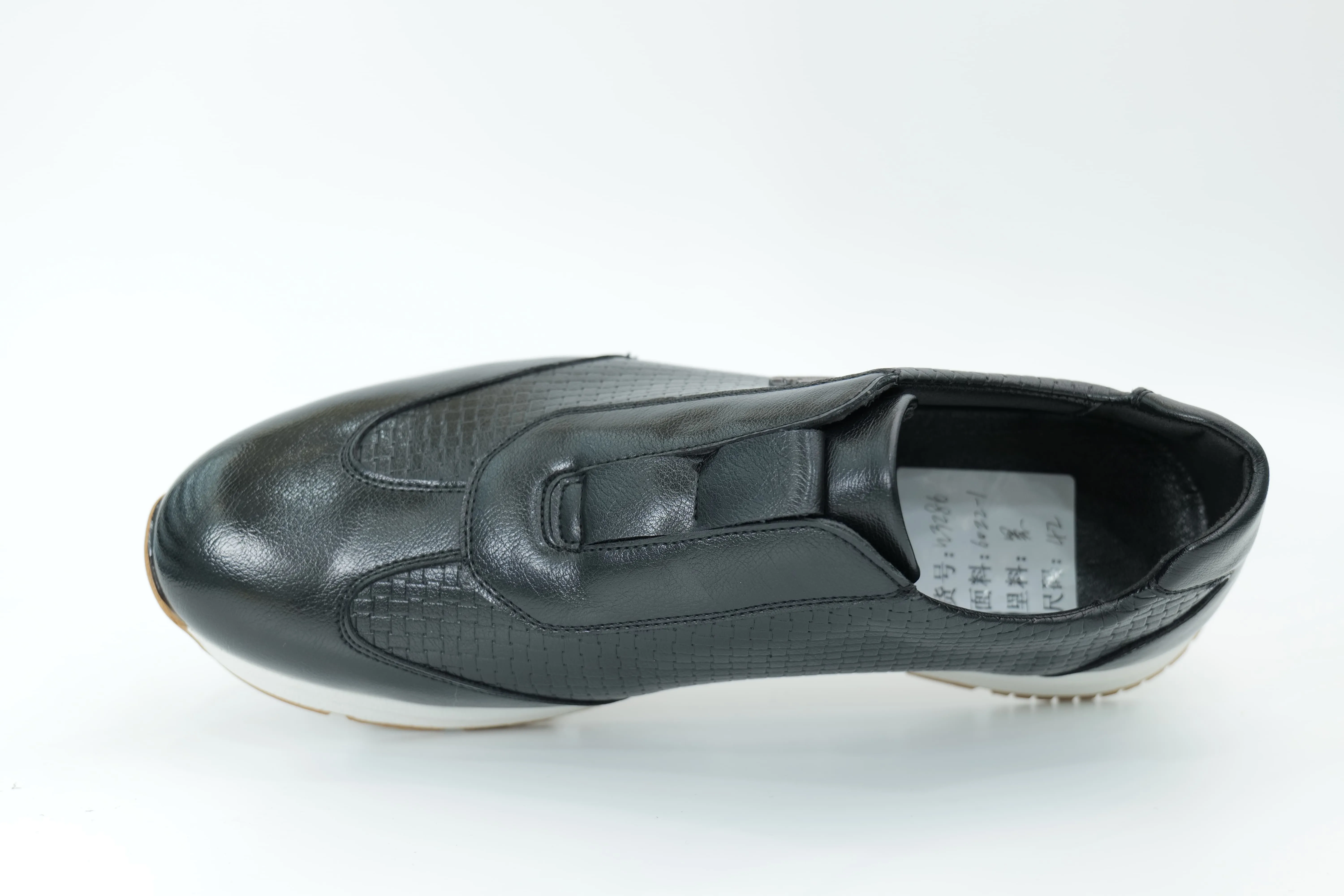 Sports shoes