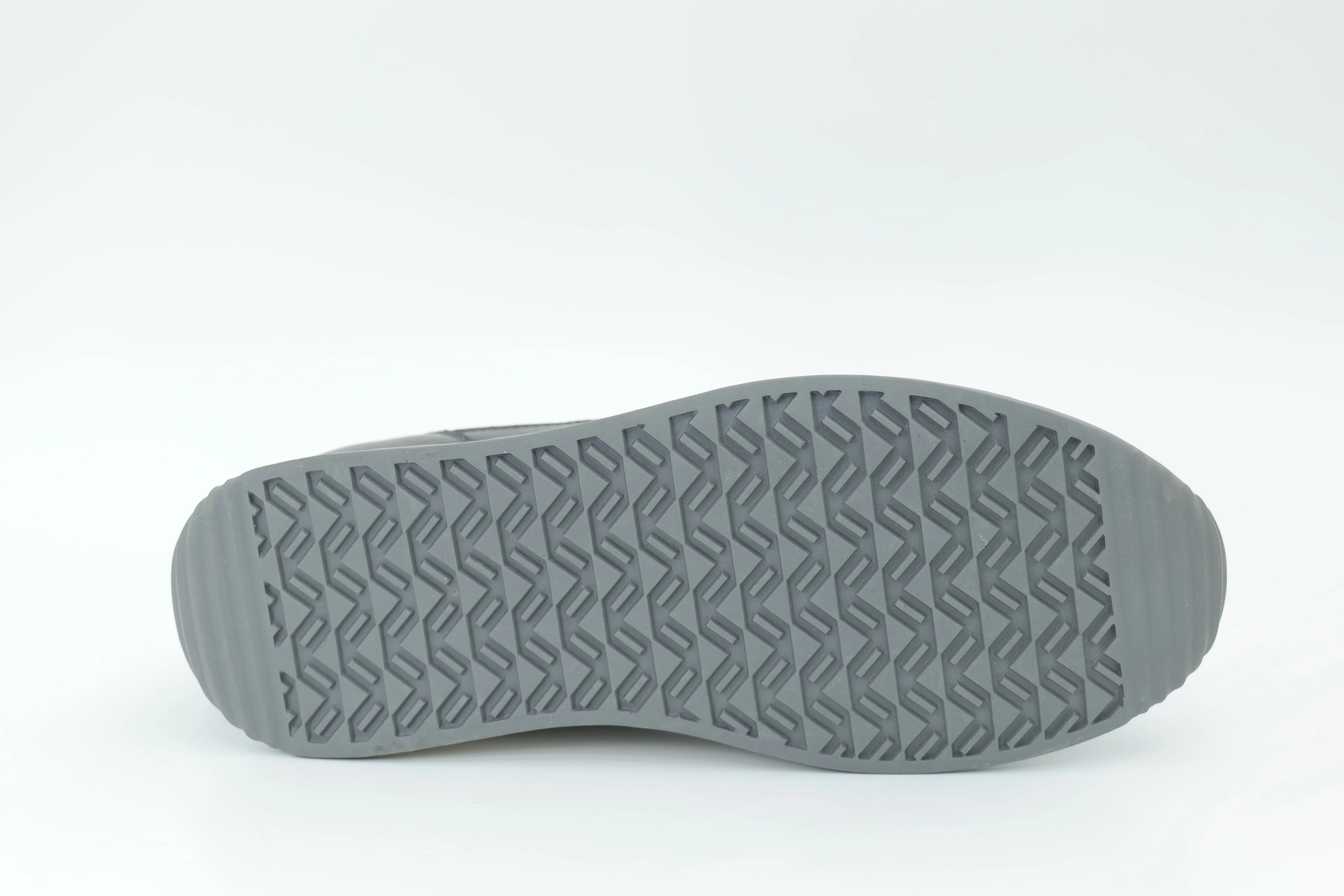 Sports shoes