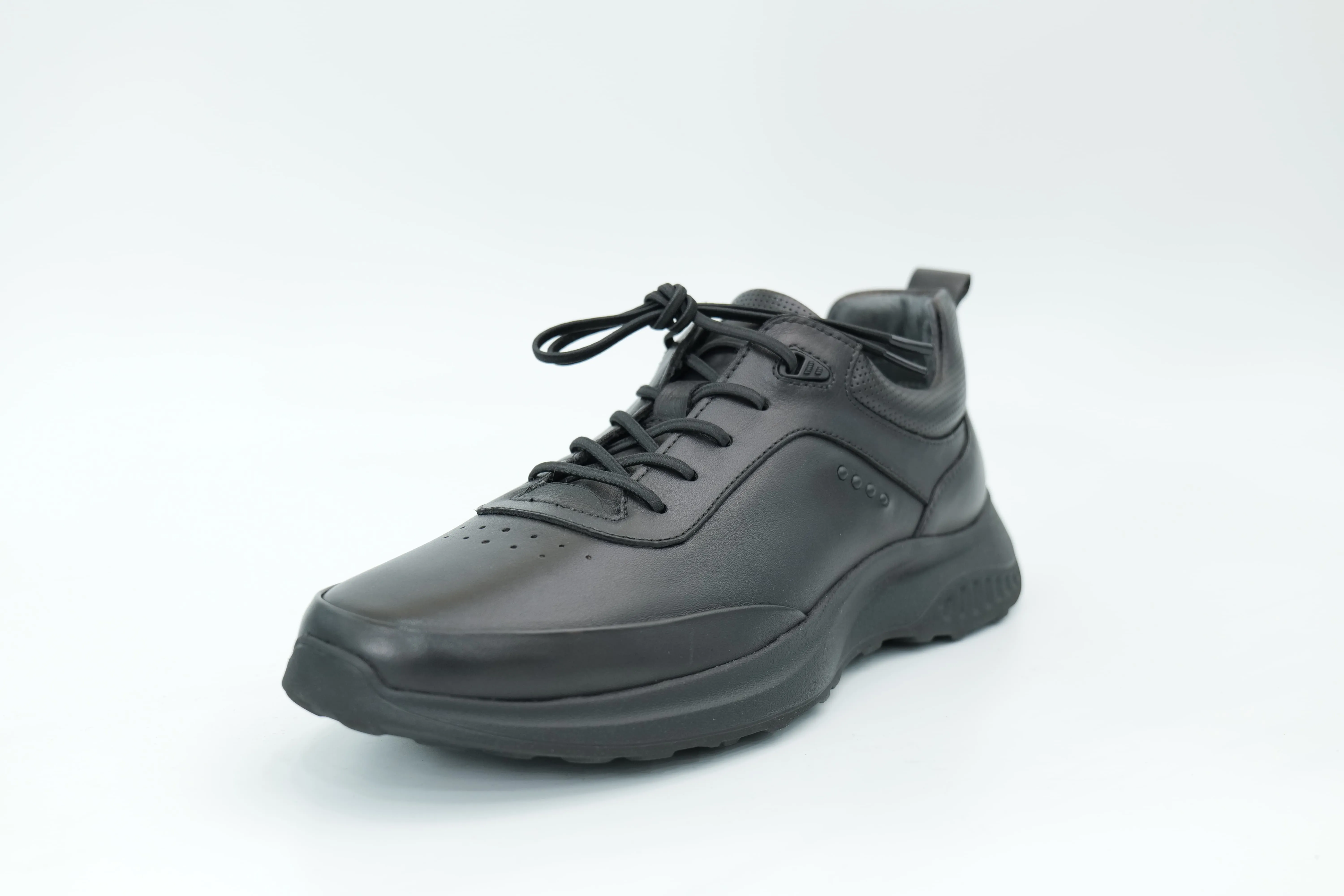 Sports shoes