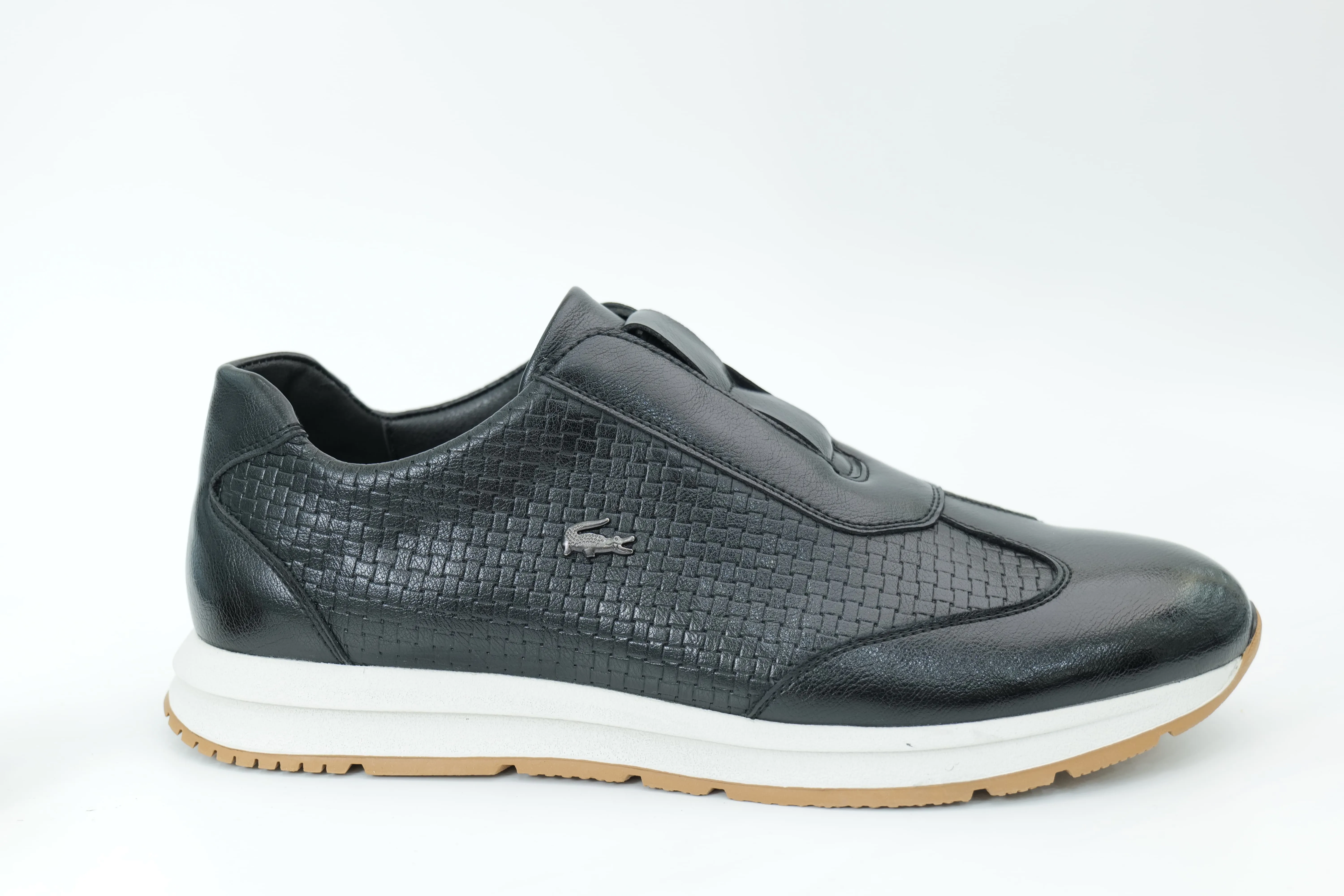 Sports shoes