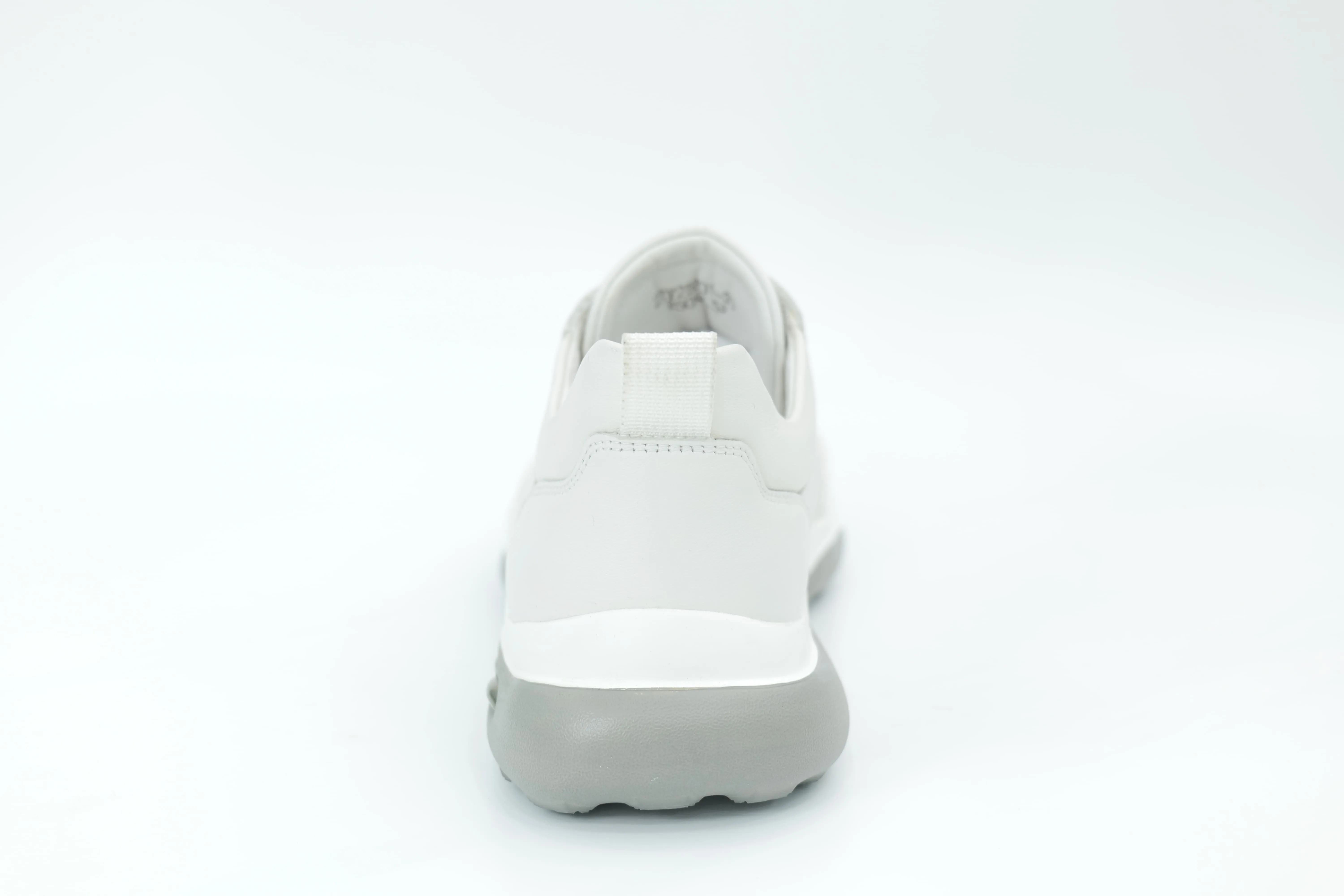 Sports shoes
