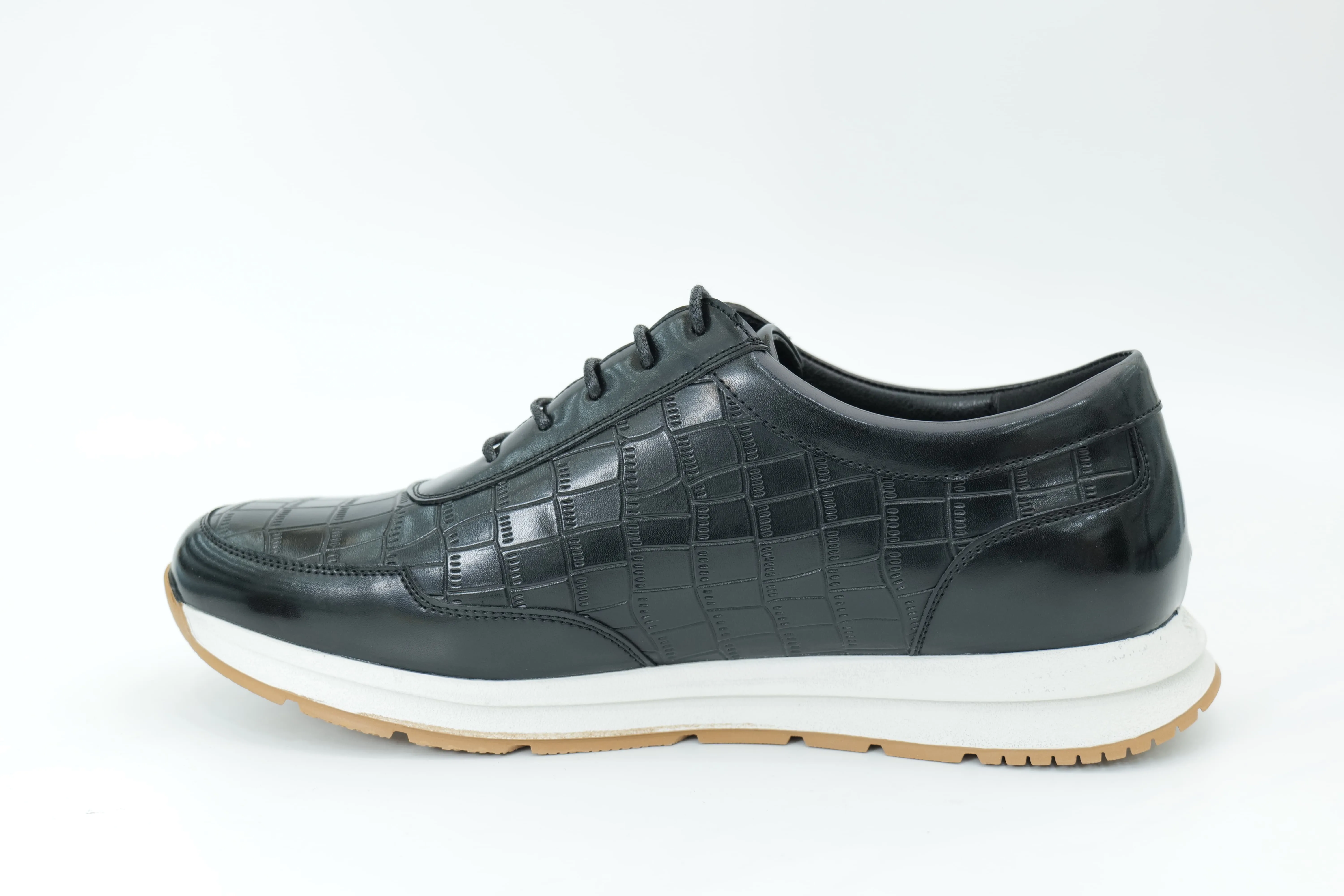 Sports shoes