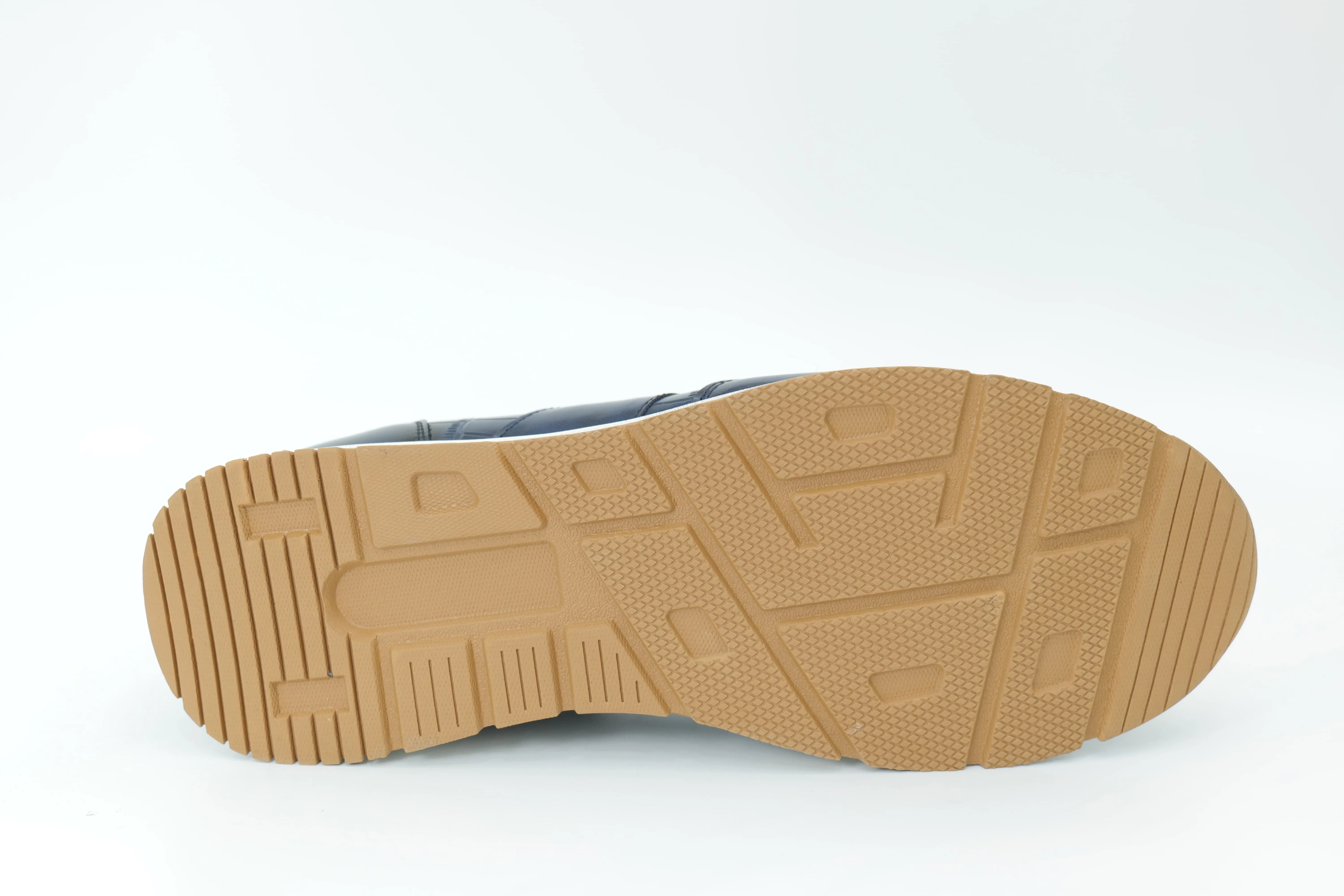 Sports shoes