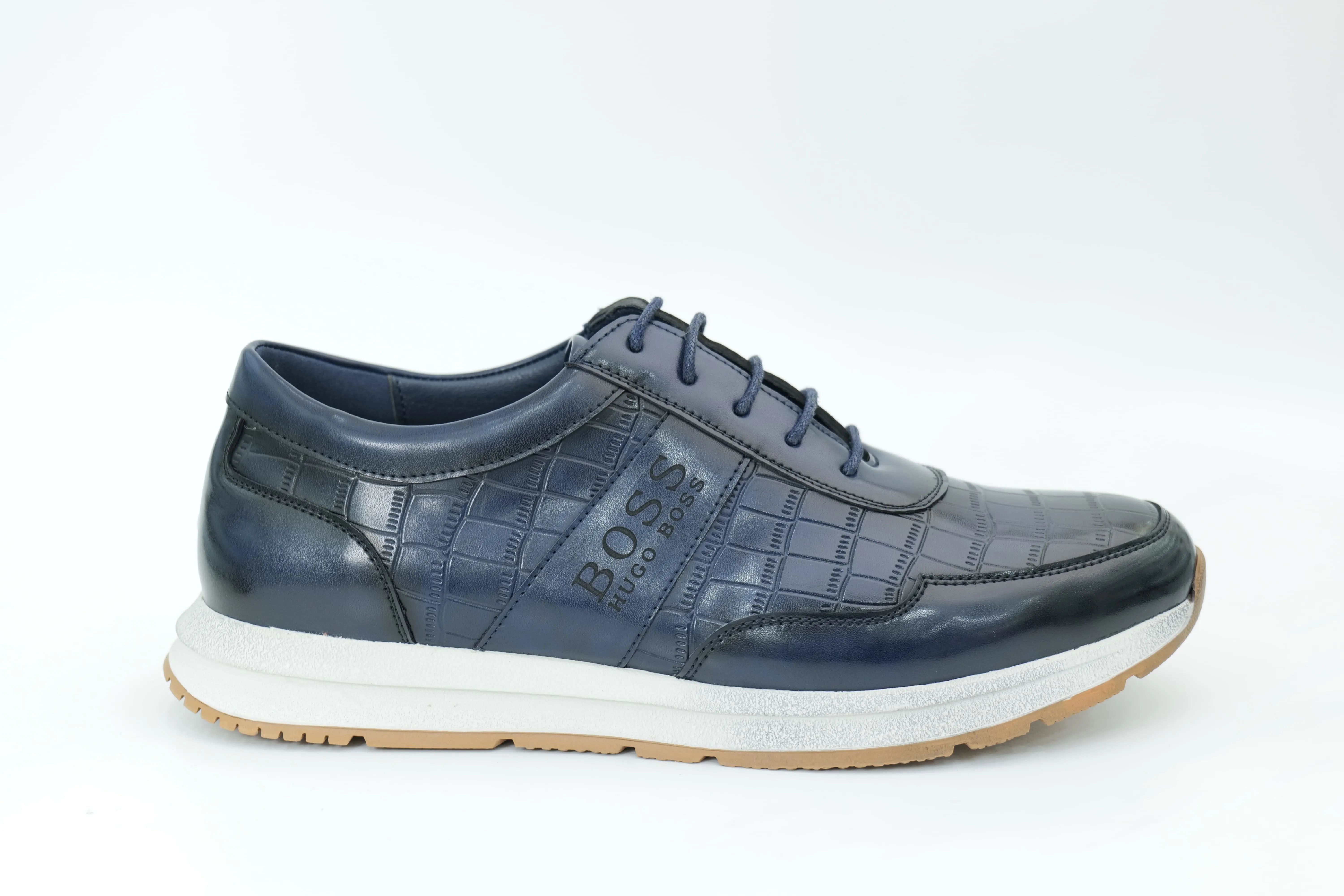 Sports shoes