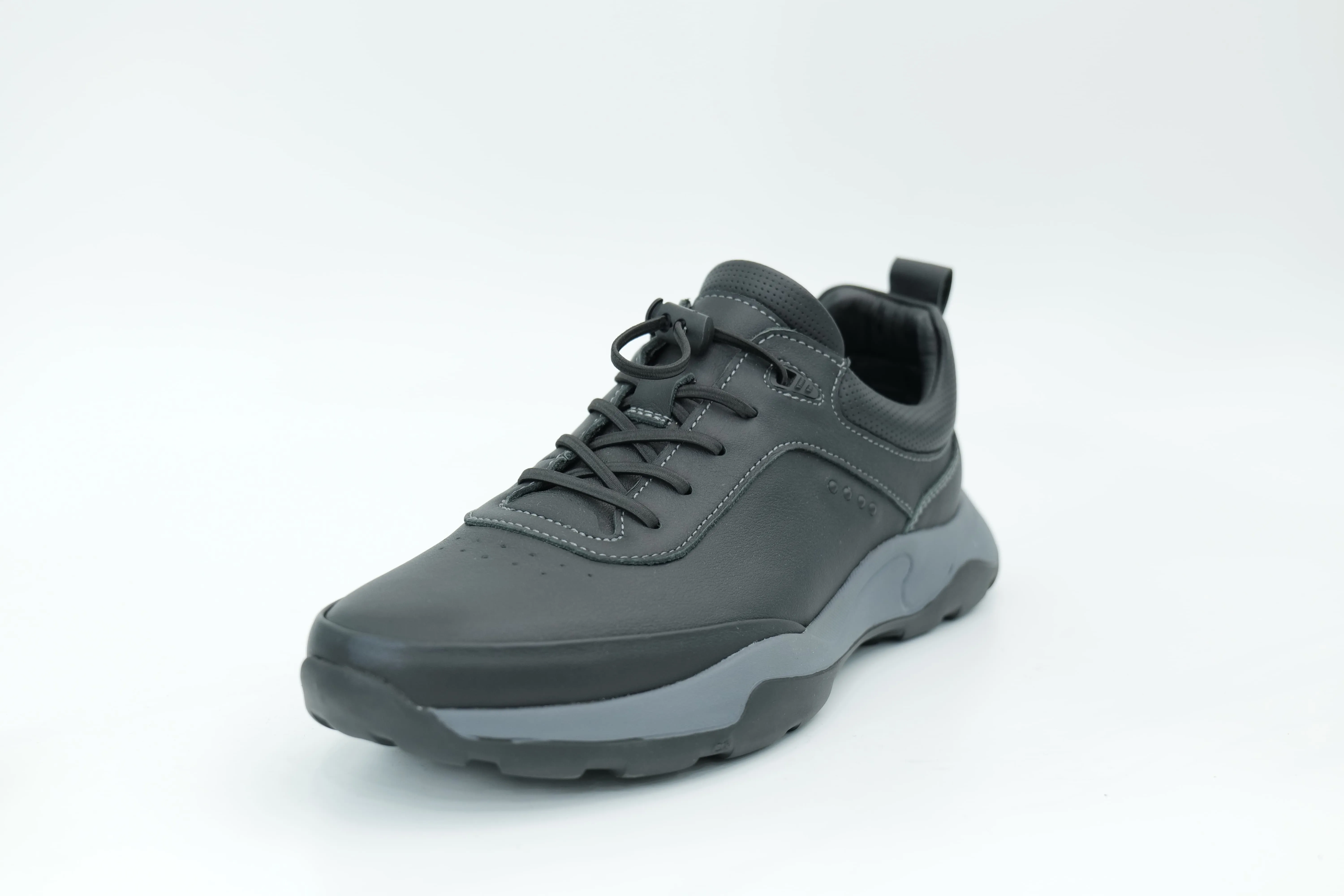Sports shoes