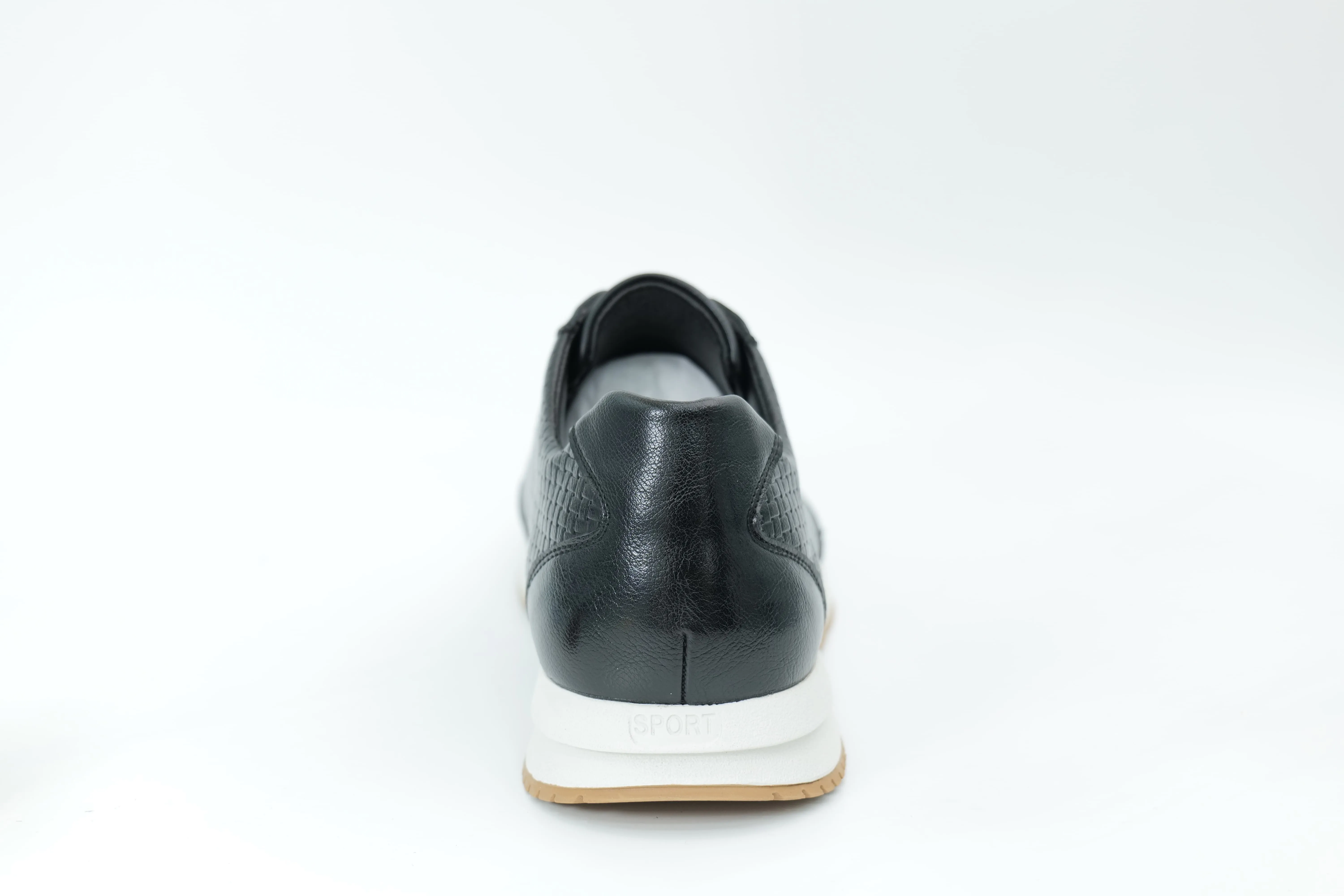 Sports shoes