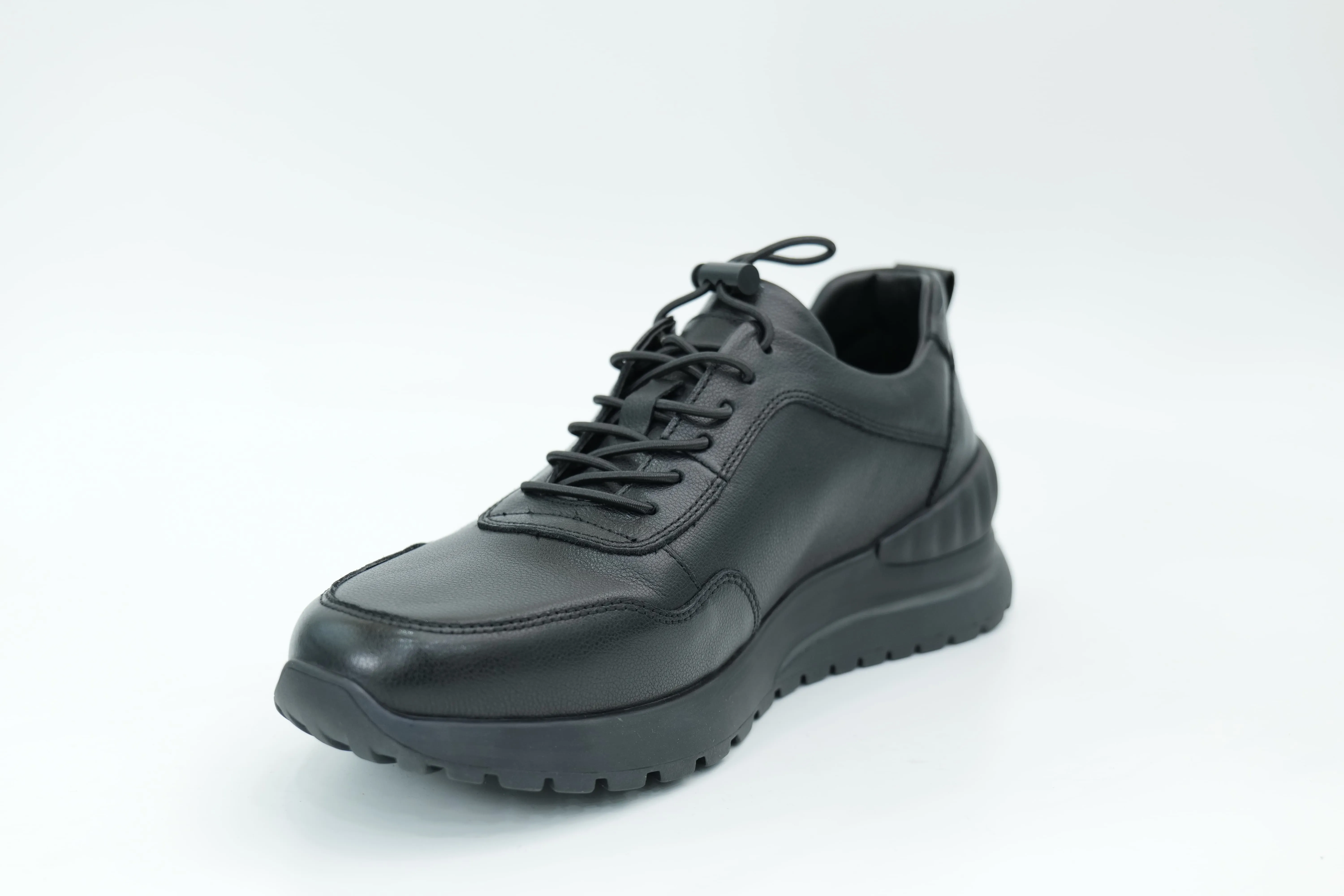 Sports shoes