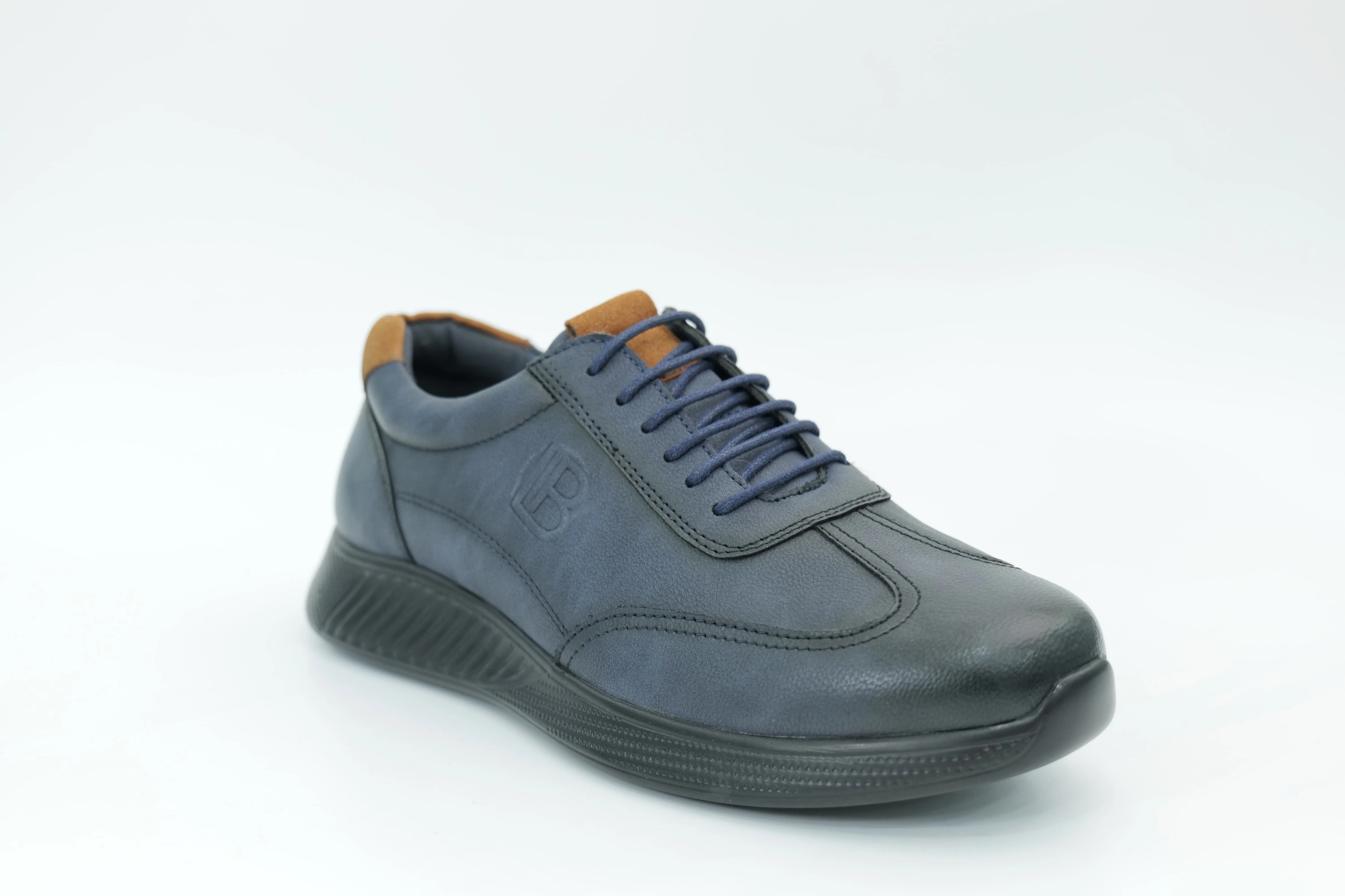 Sports shoes