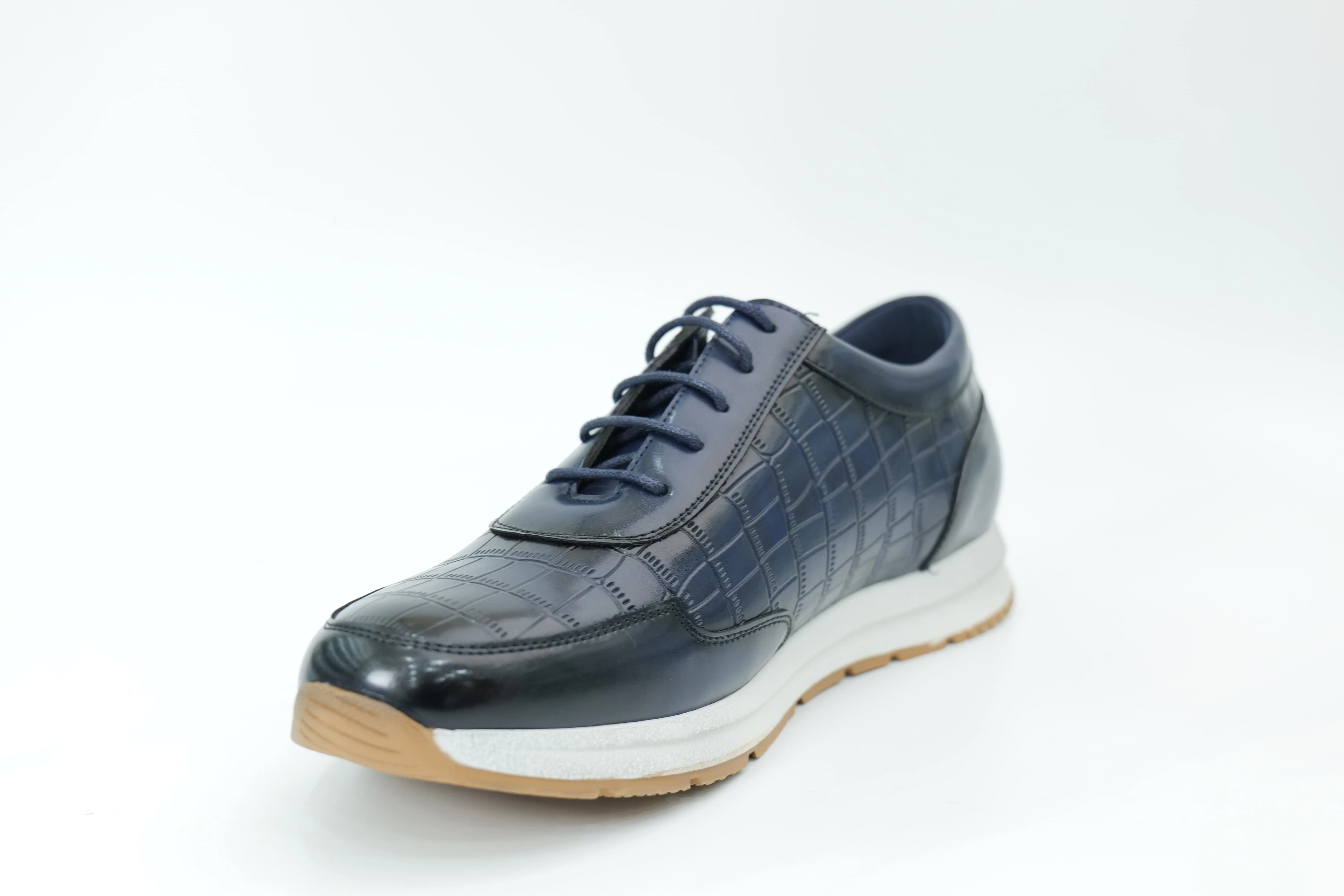 Sports shoes