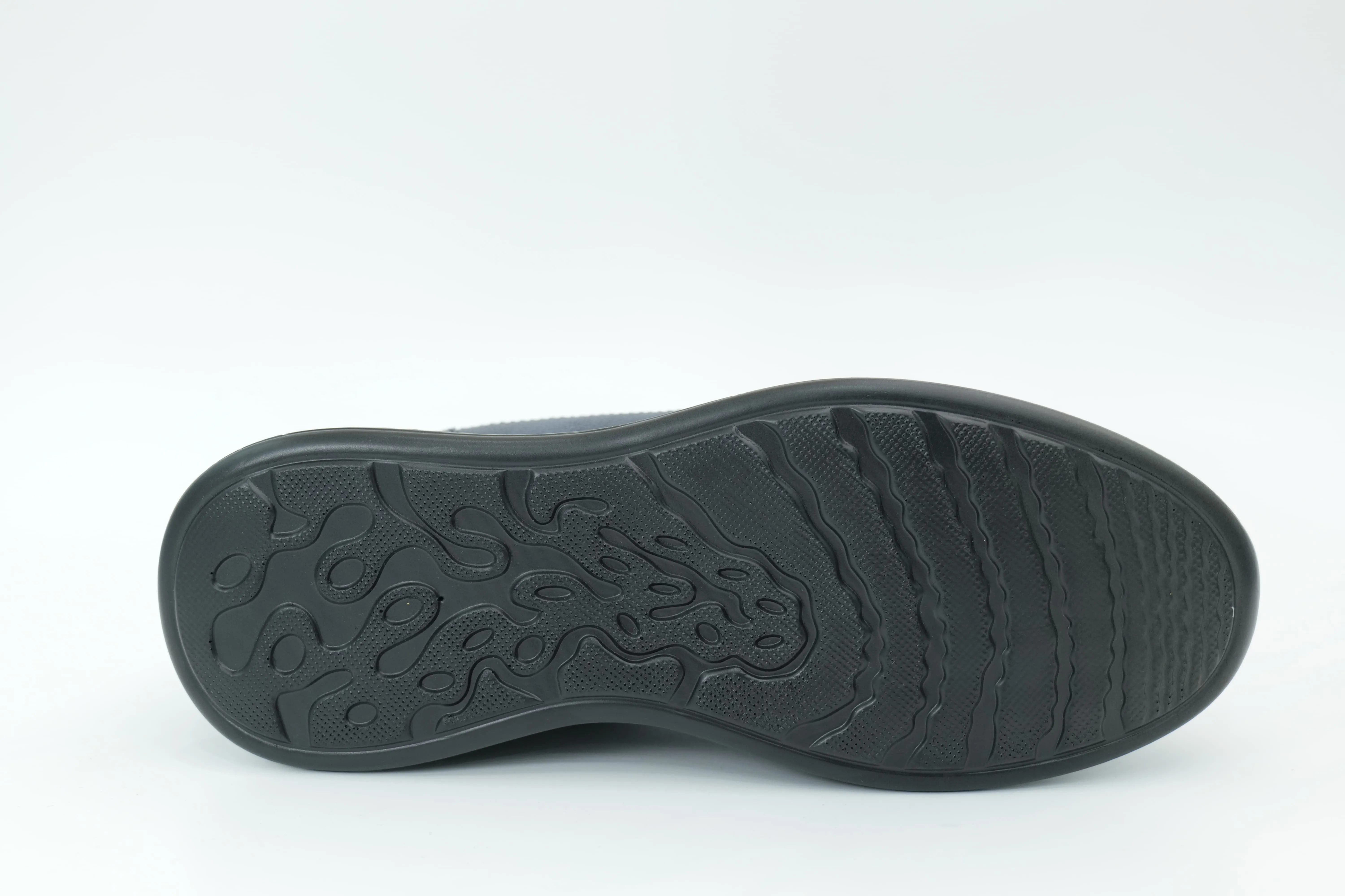 Sports shoes
