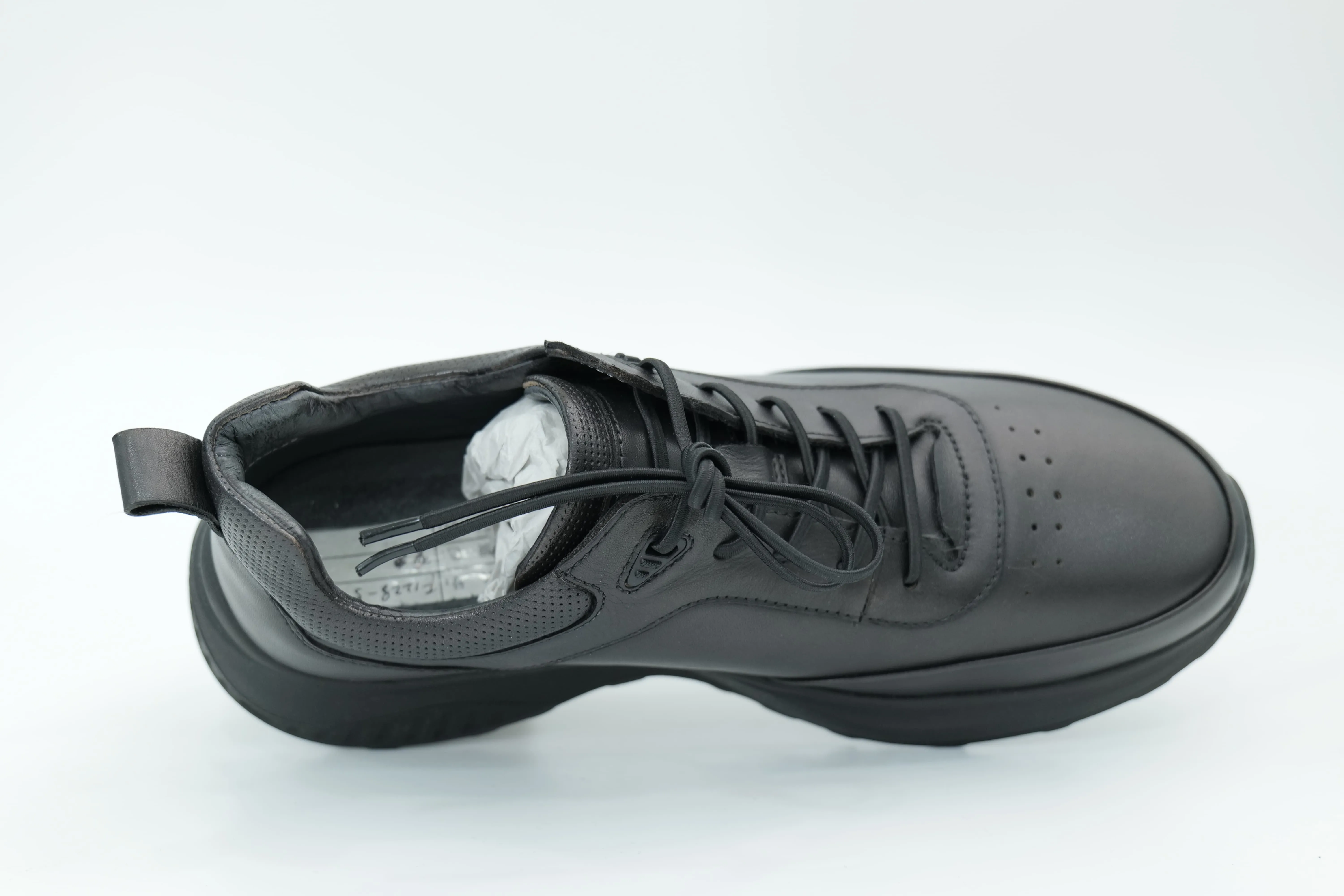 Sports shoes