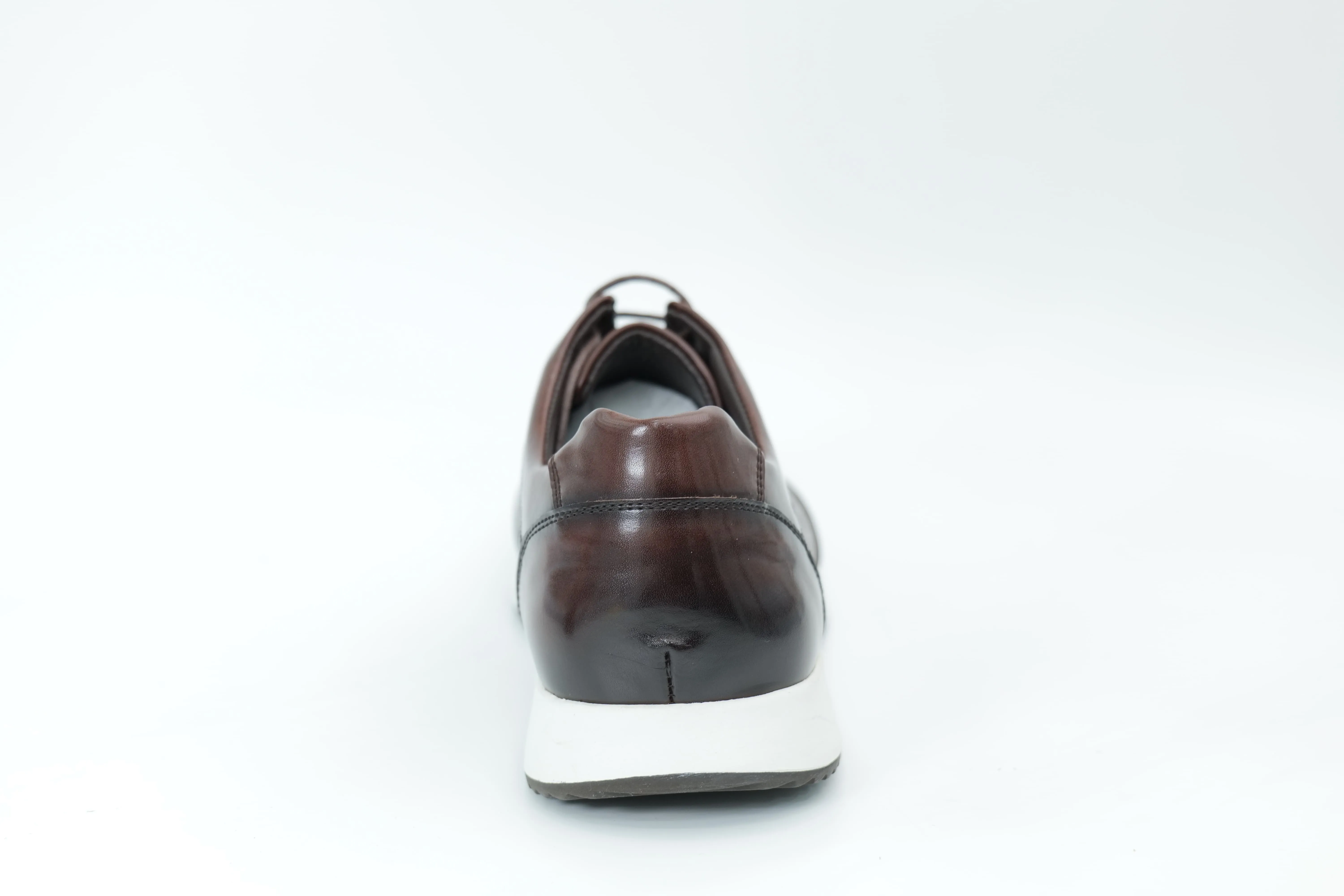 Sports shoes