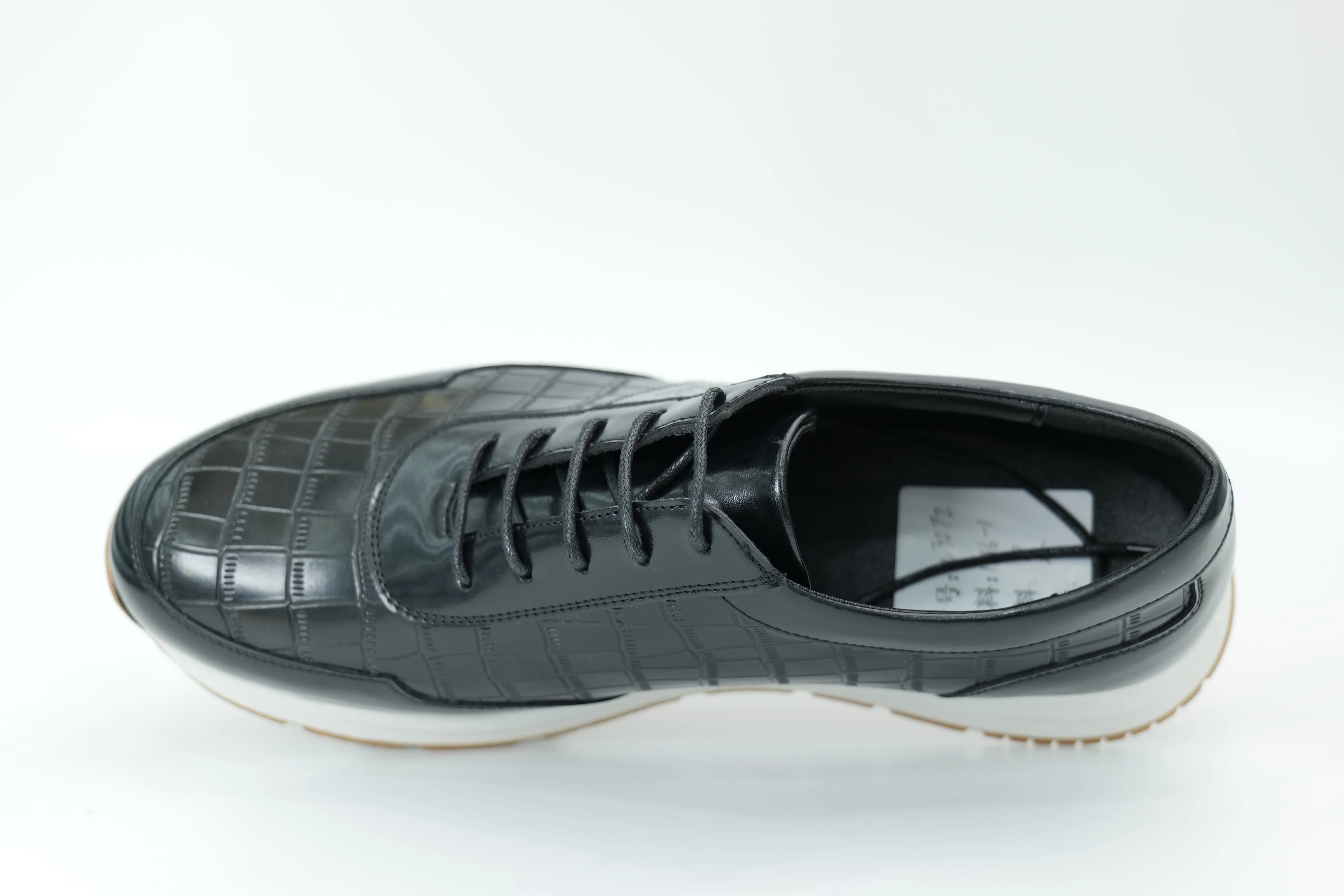 Sports shoes