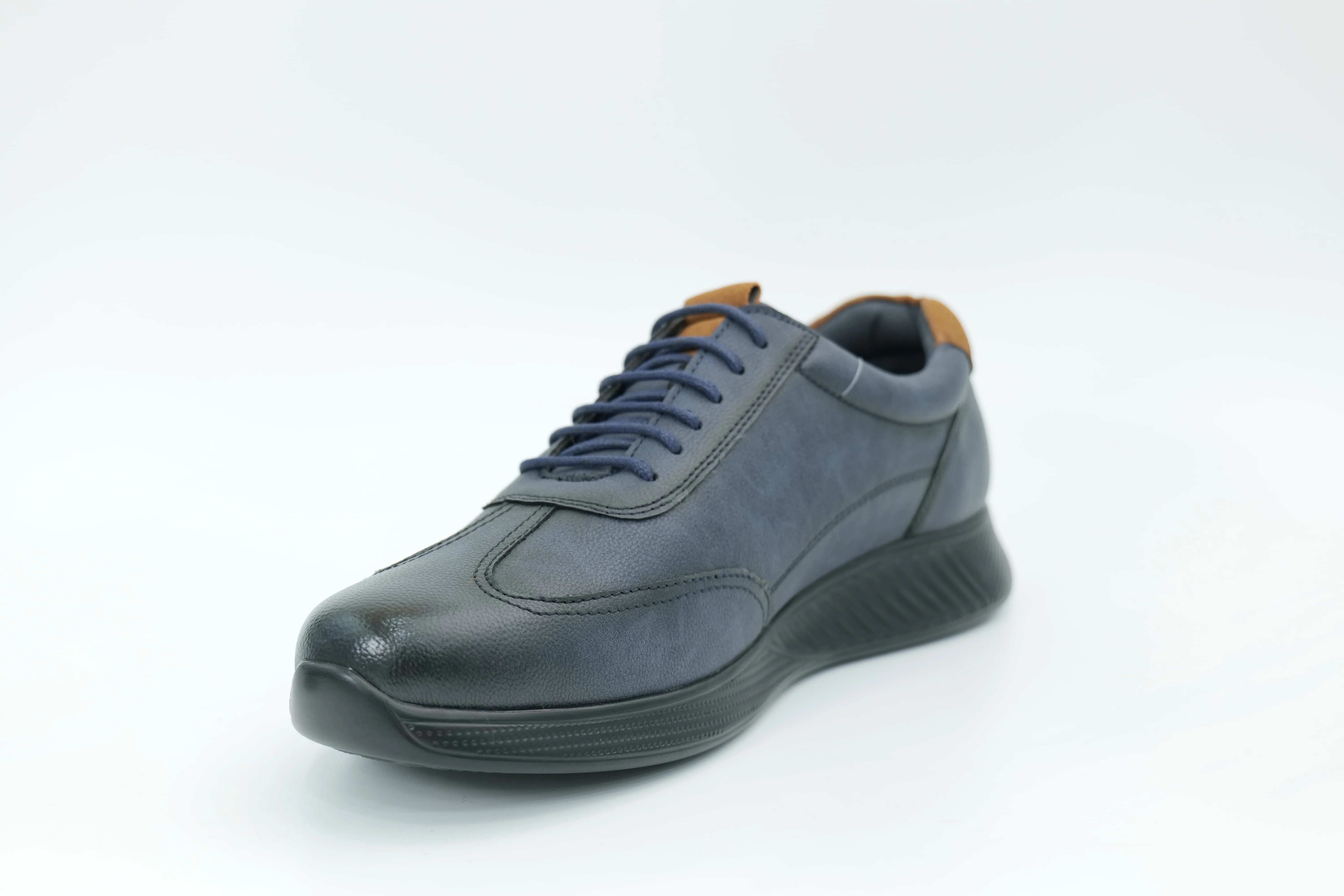 Sports shoes