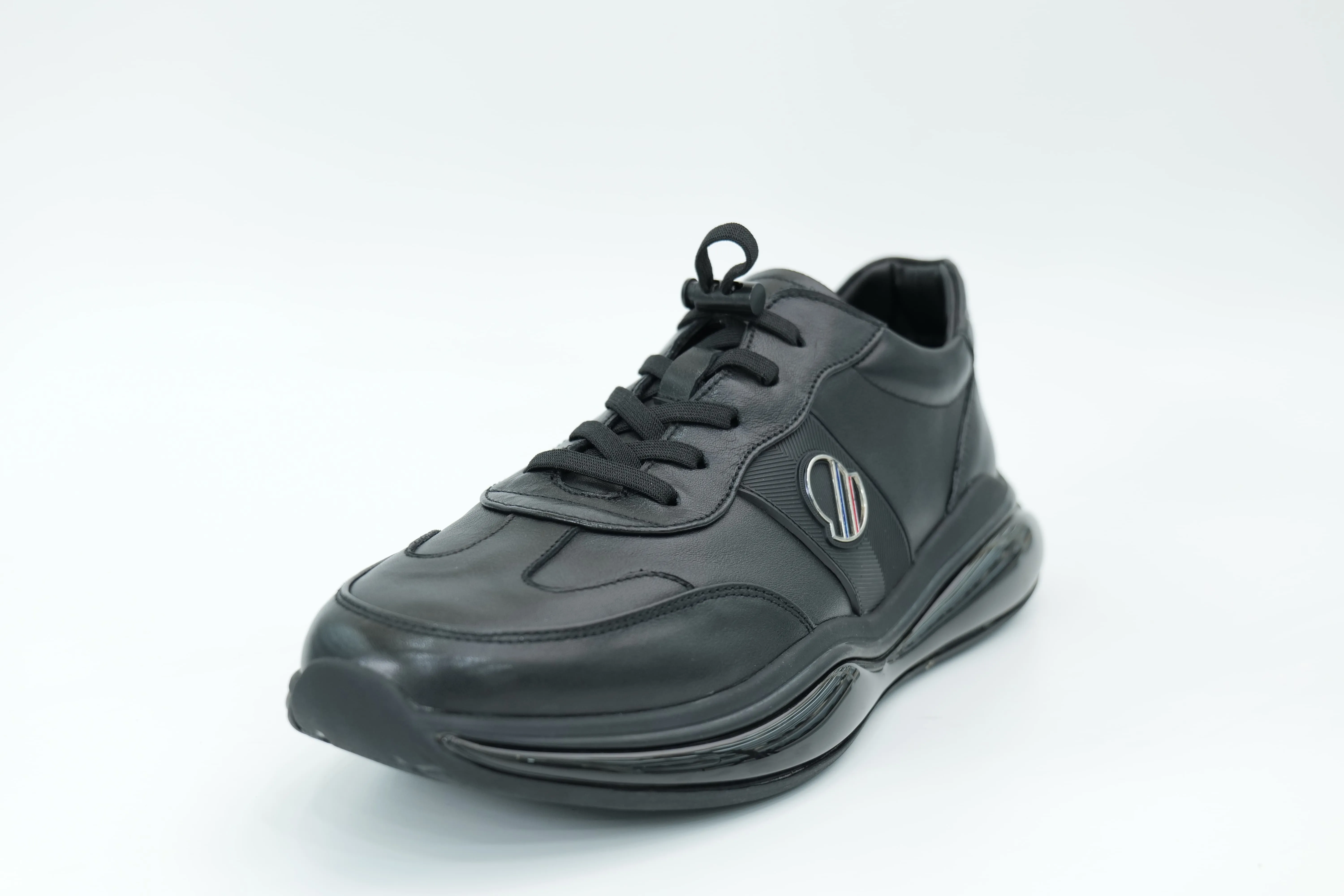 Sports shoes
