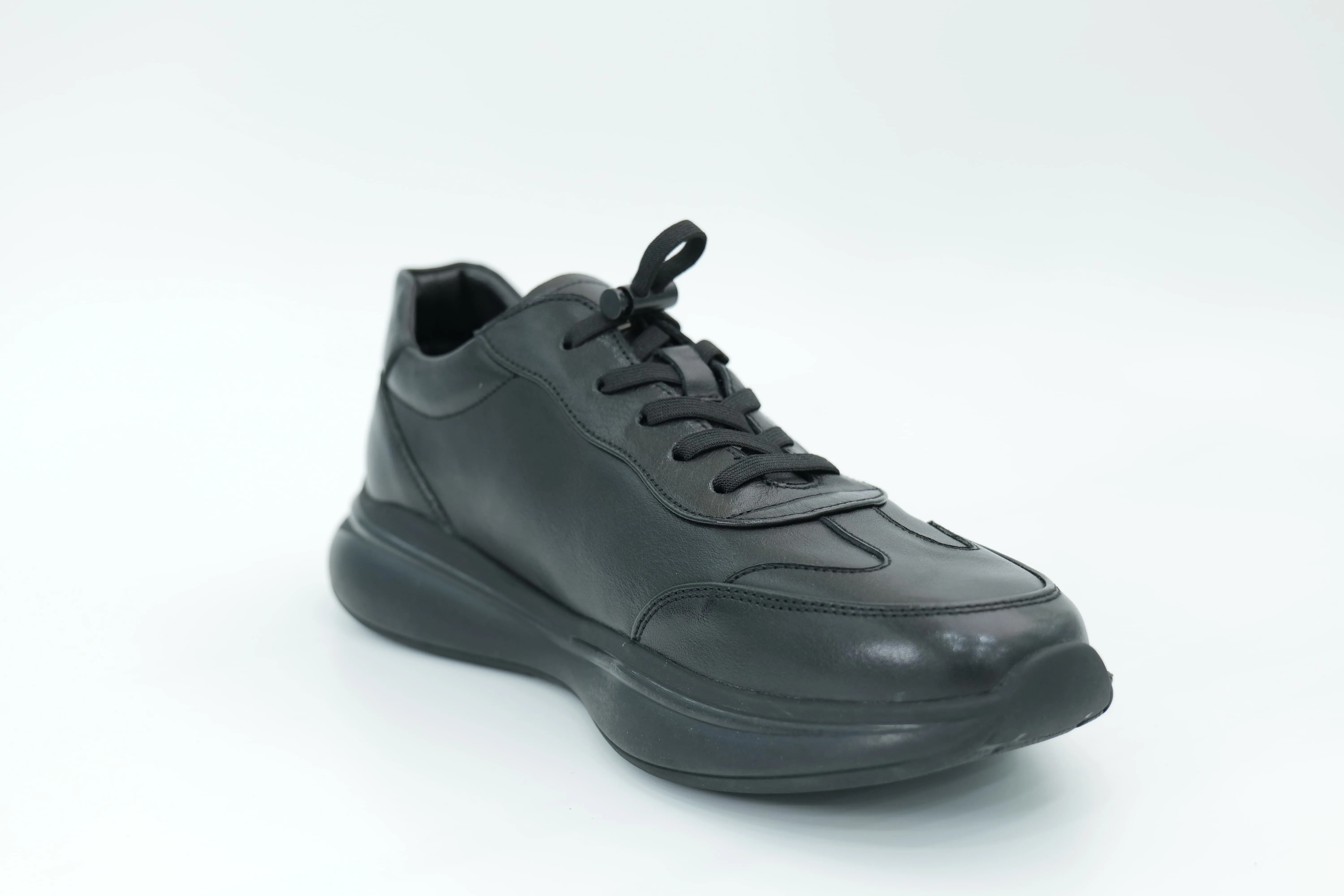 Sports shoes