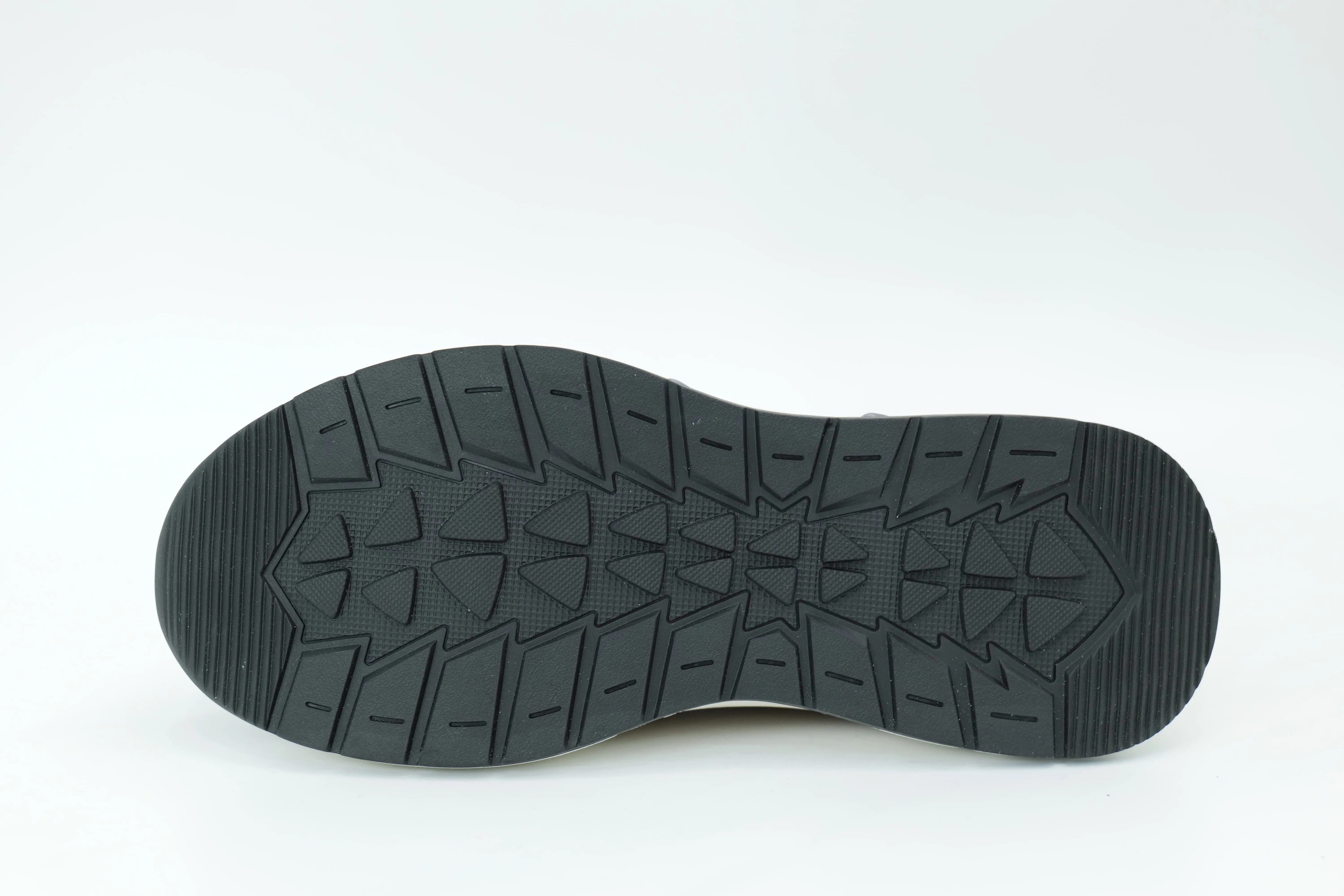 Sports shoes