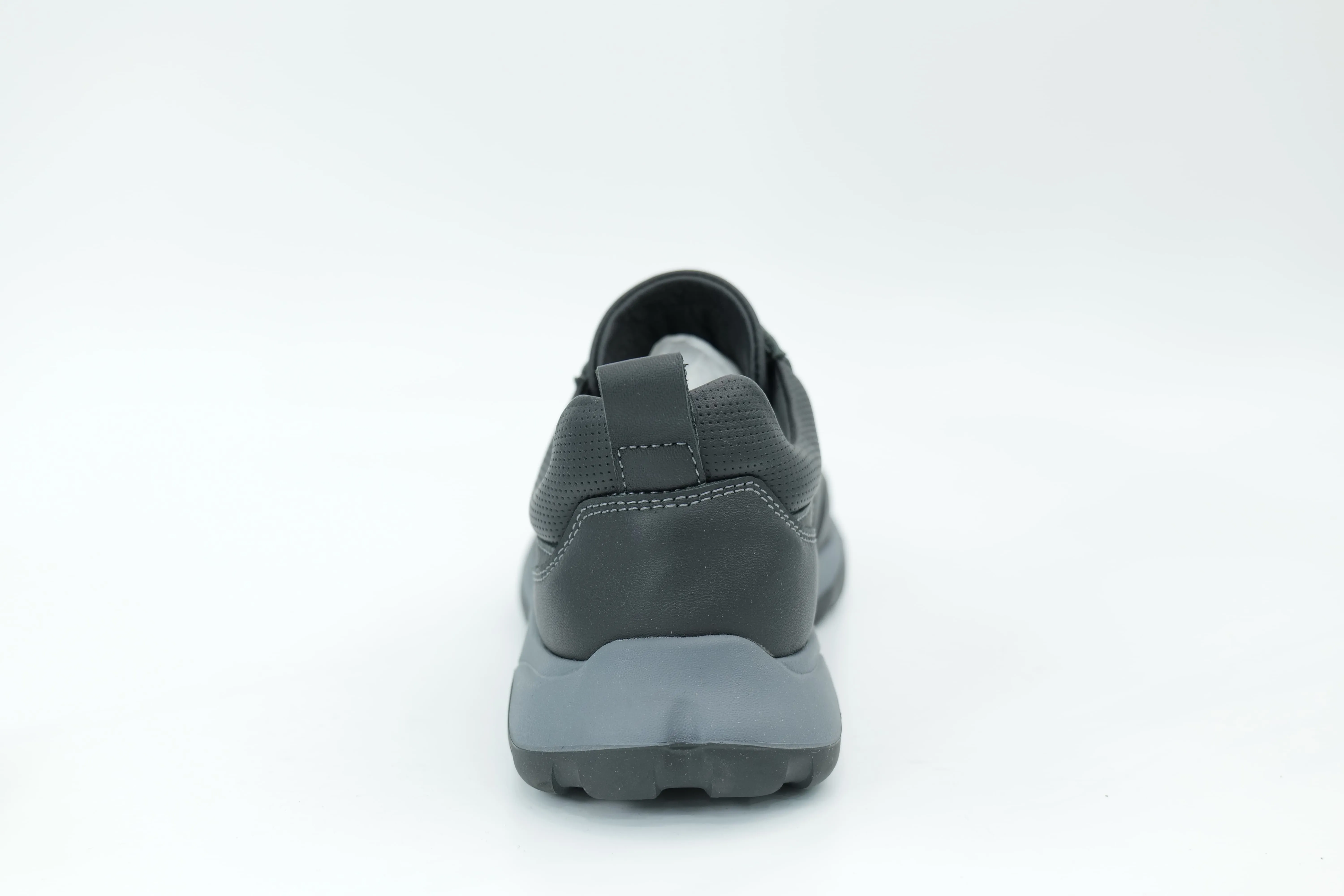 Sports shoes