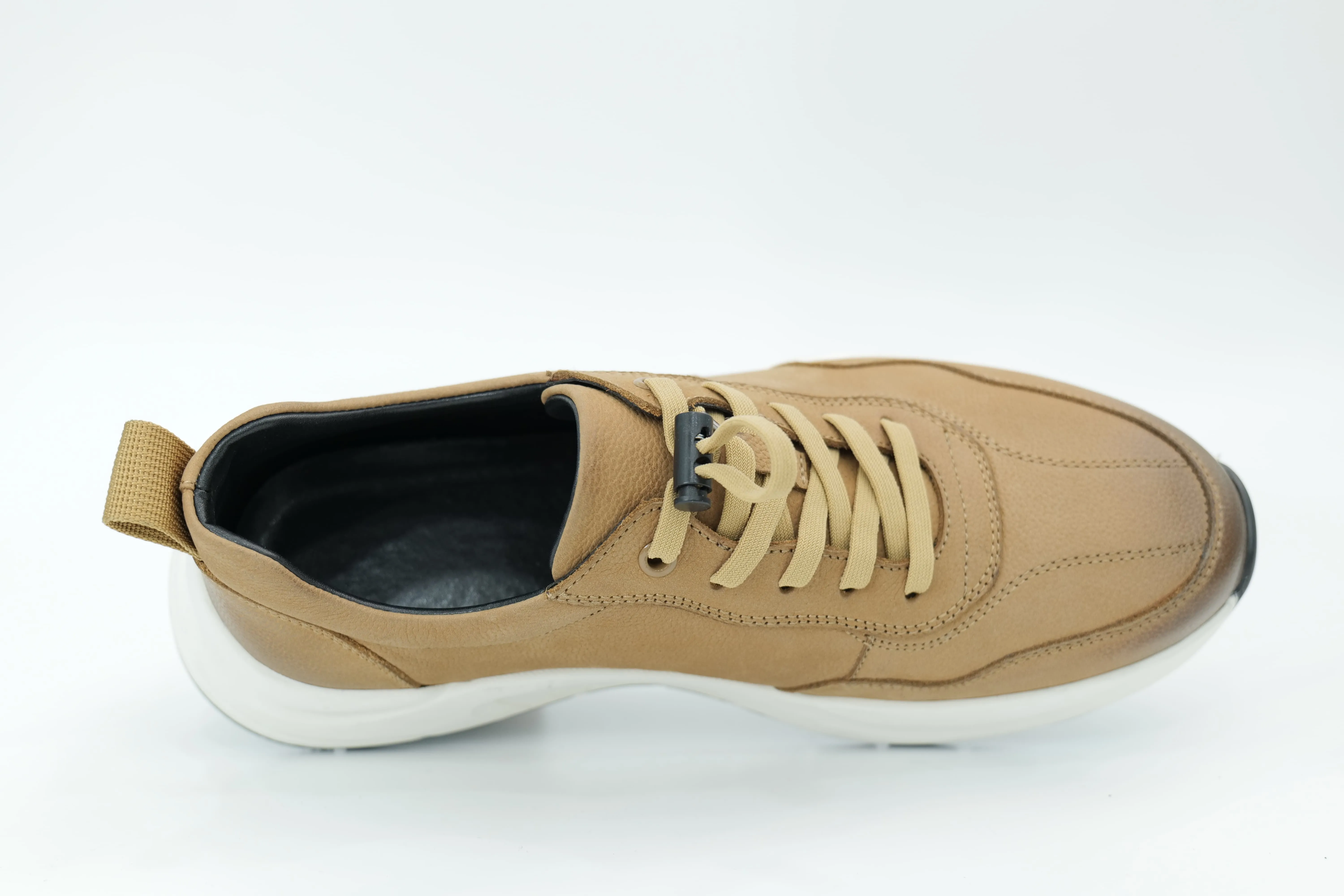 Sports shoes