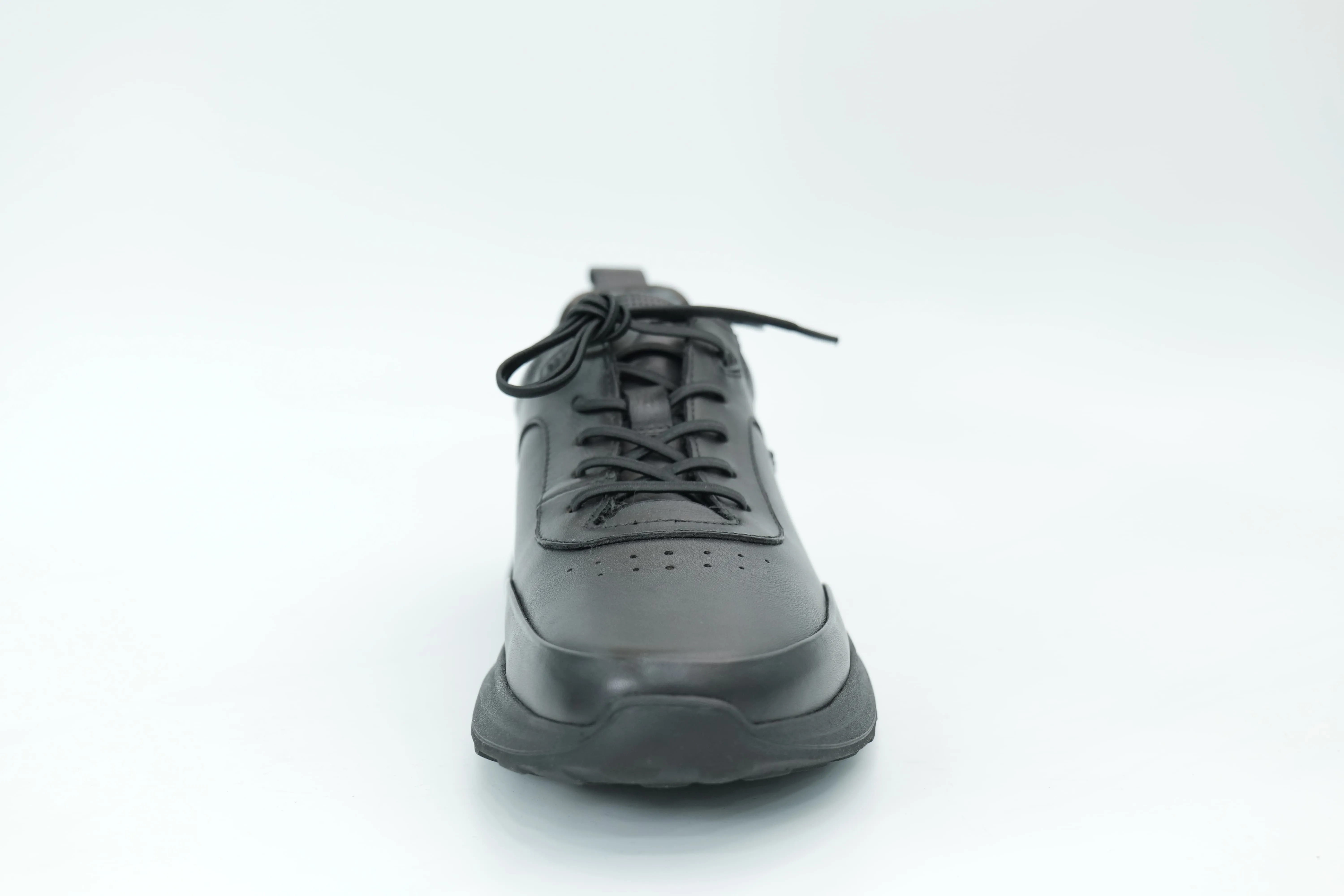 Sports shoes