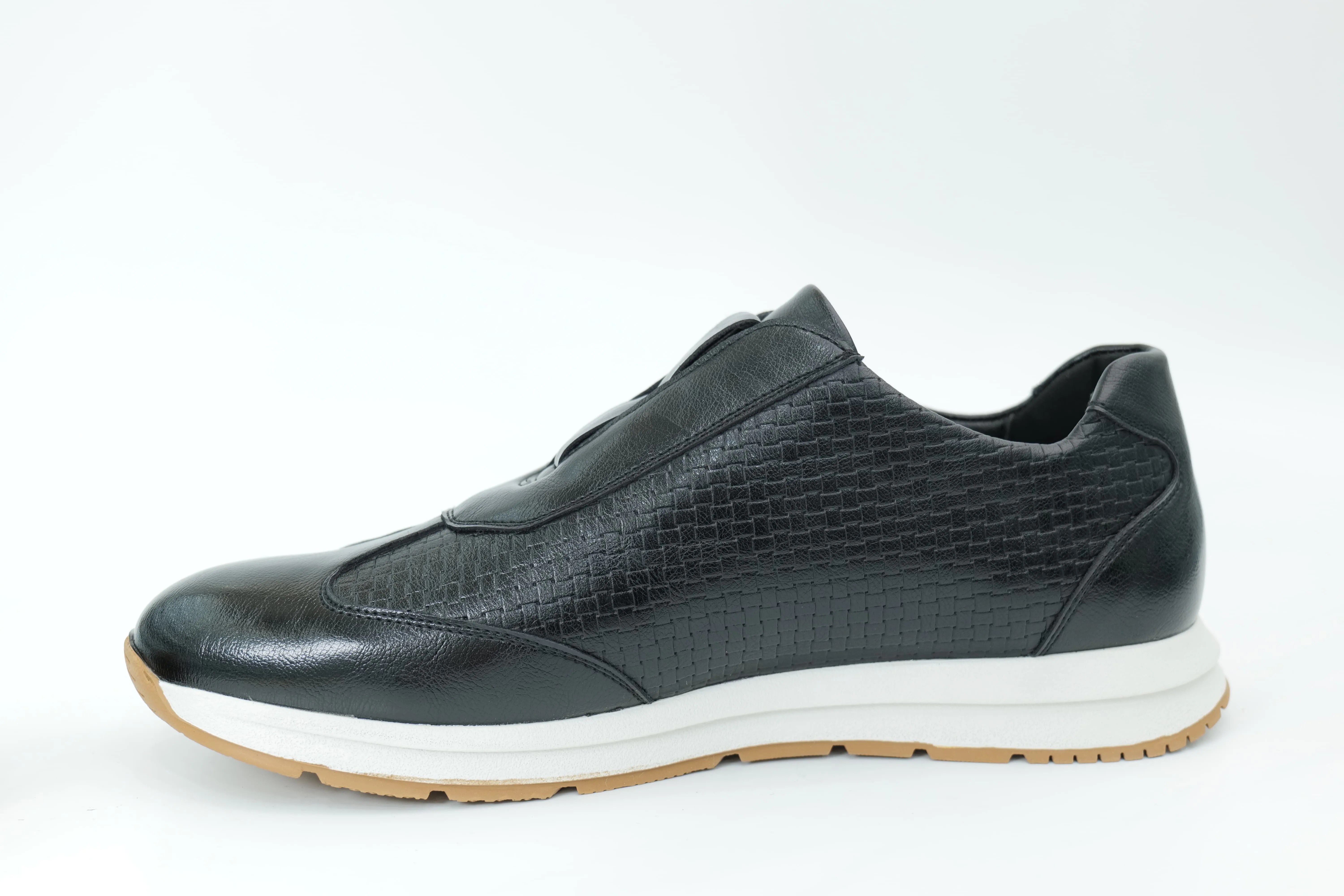 Sports shoes