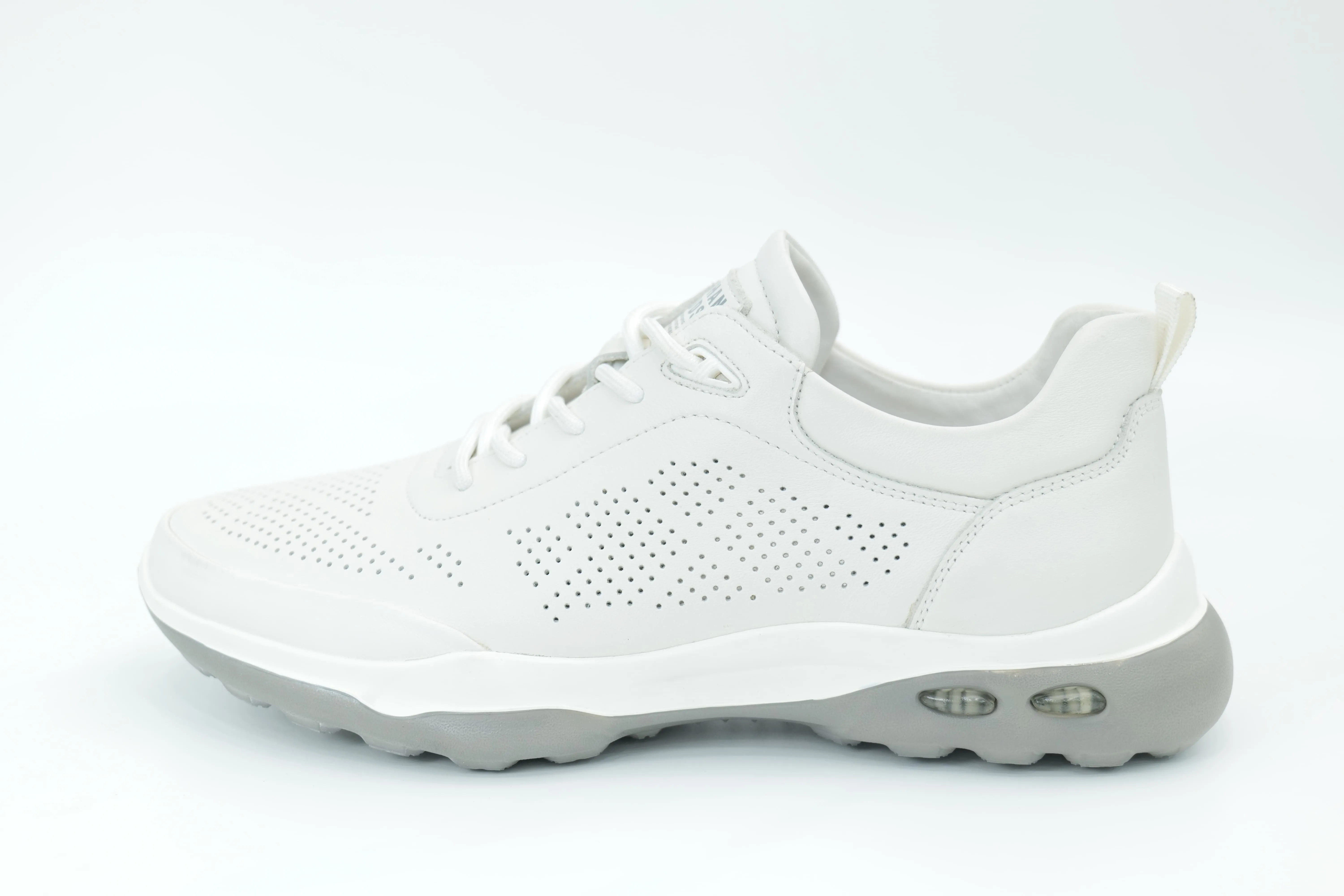 Sports shoes