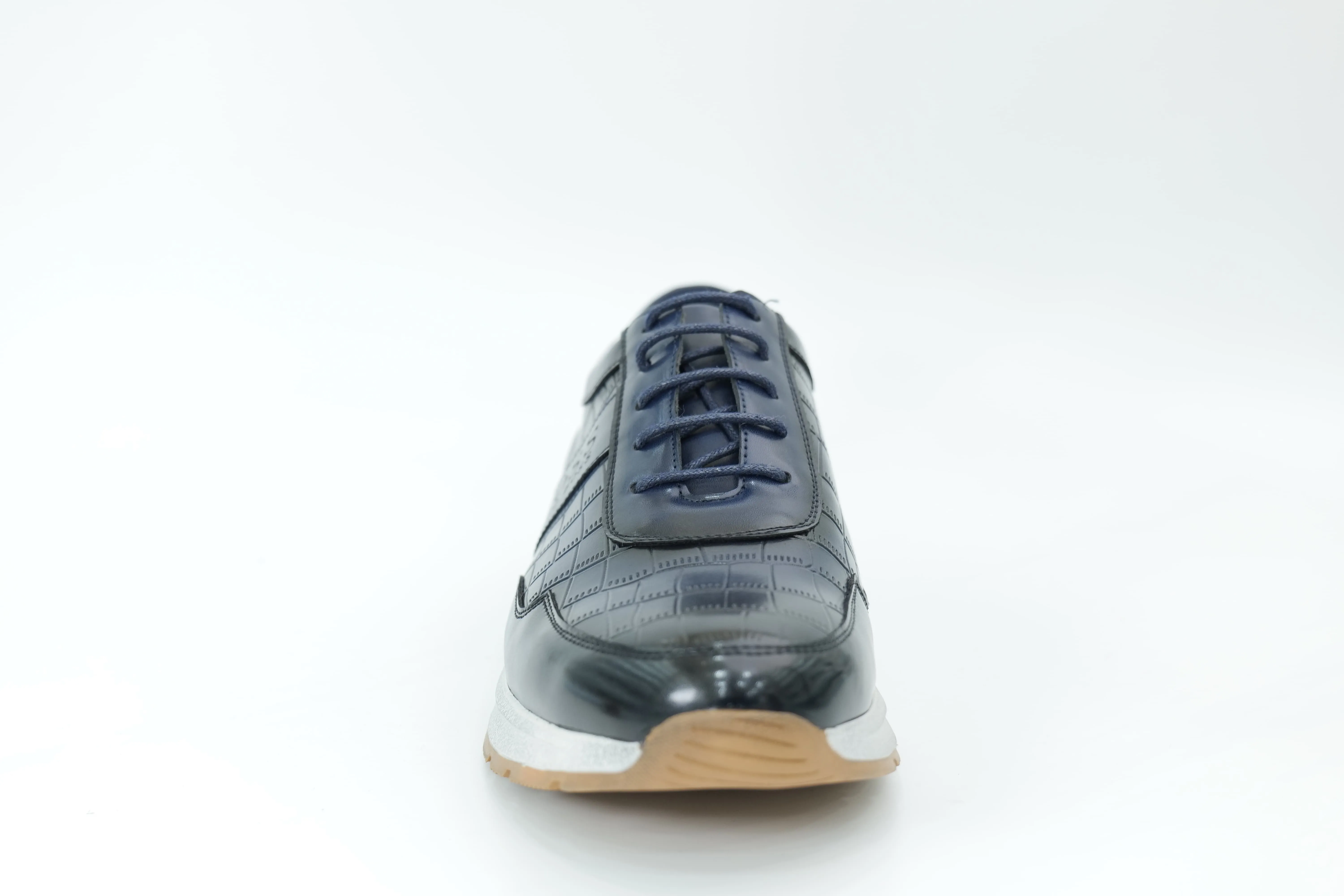 Sports shoes