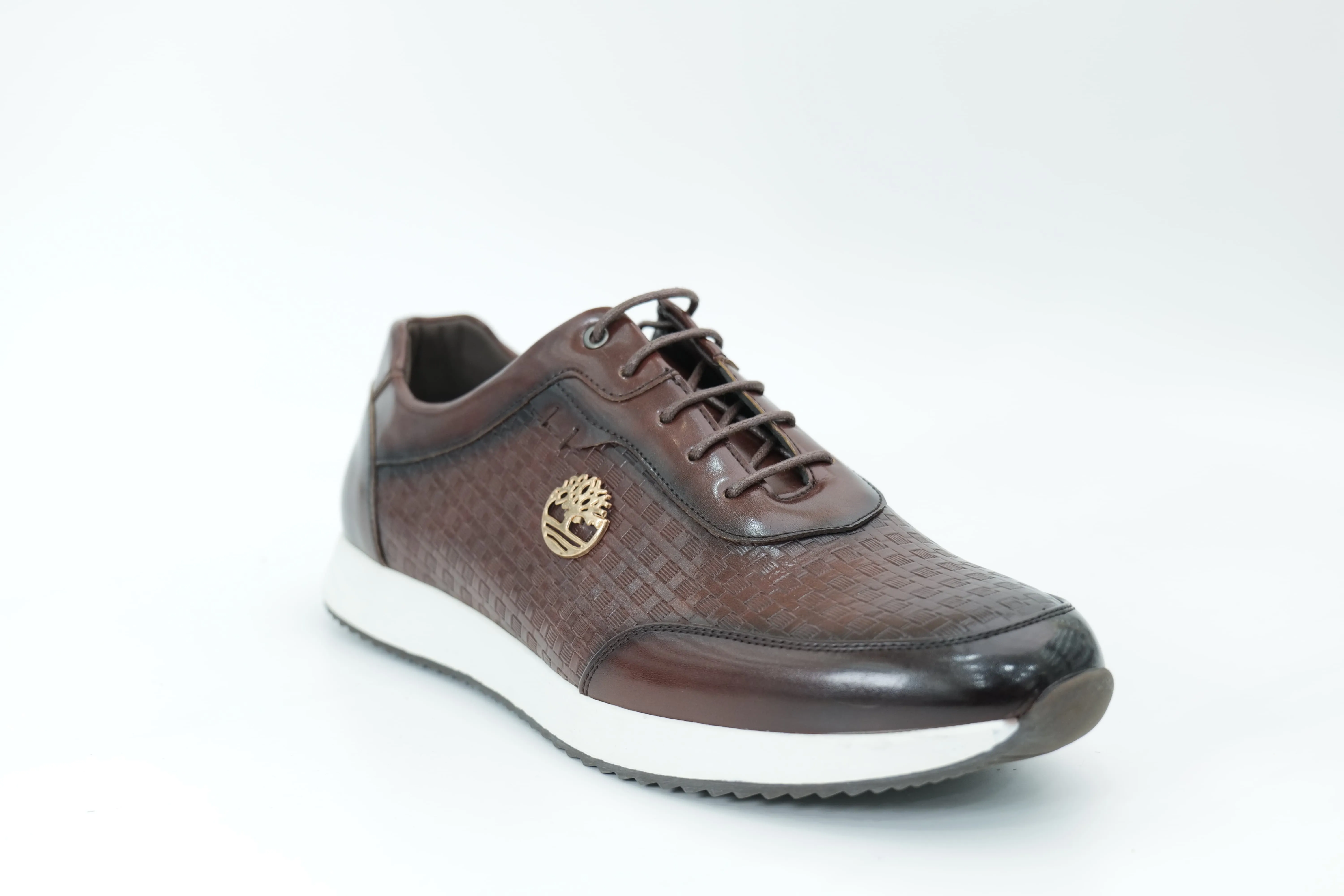Sports shoes