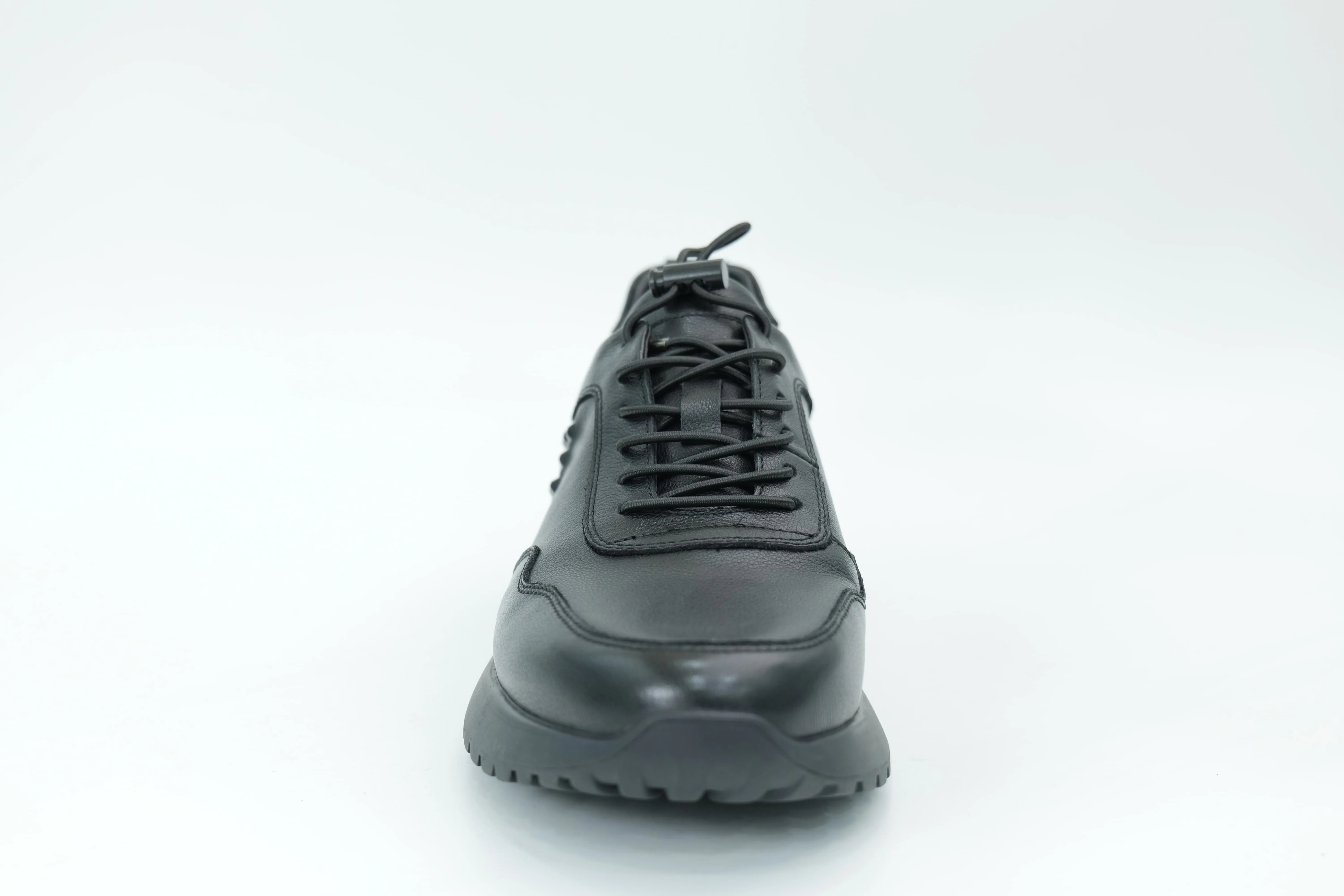 Sports shoes