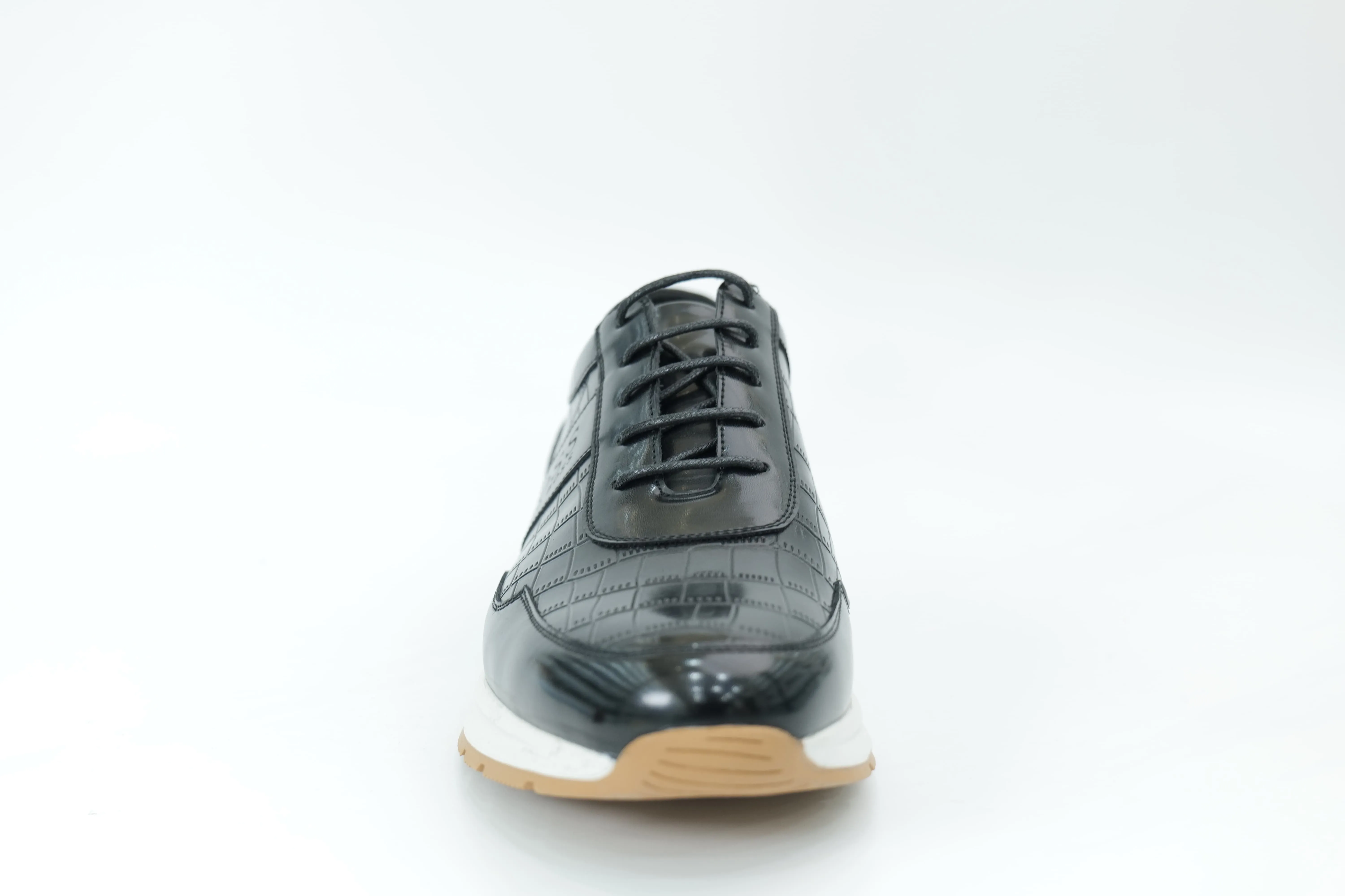 Sports shoes