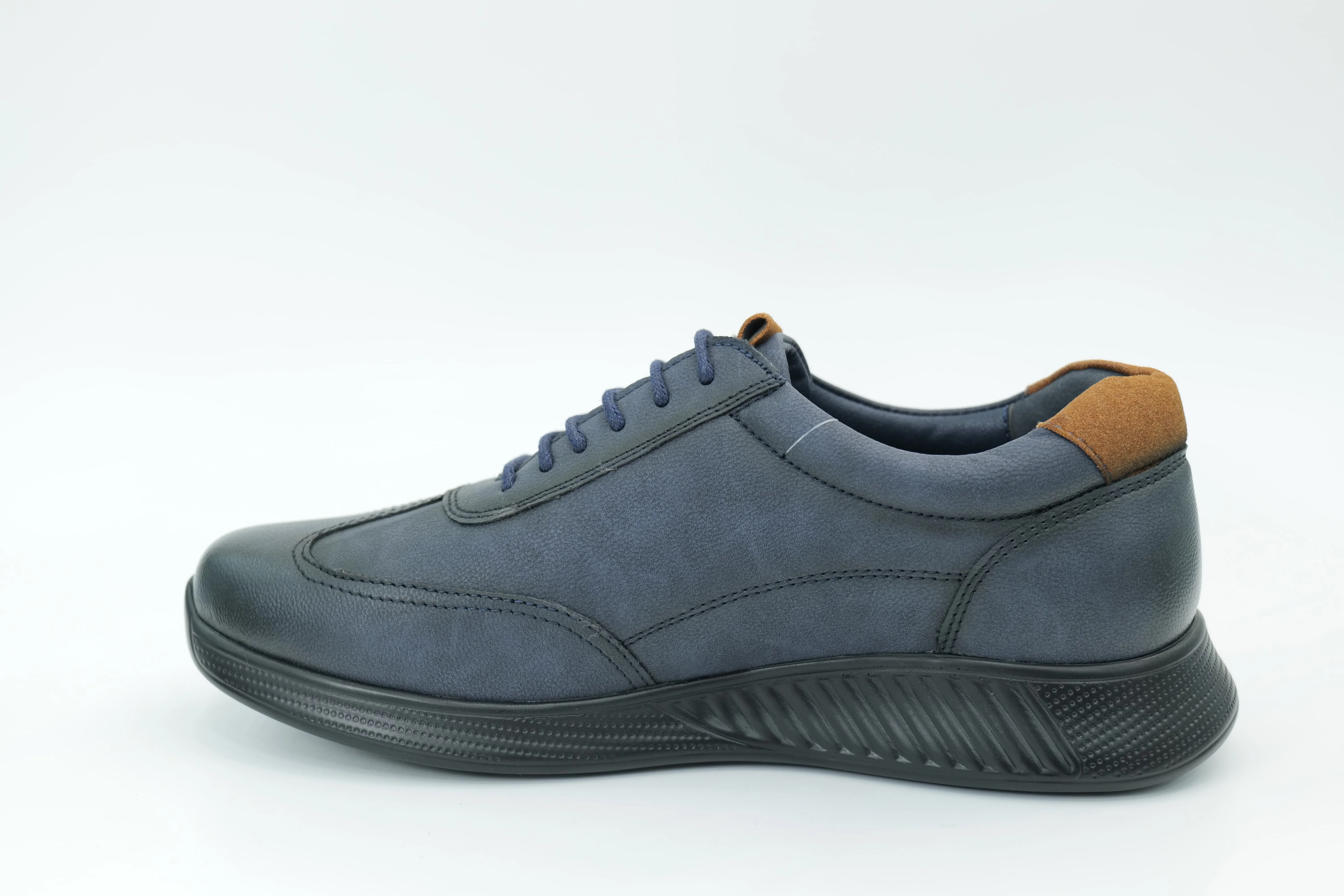 Sports shoes