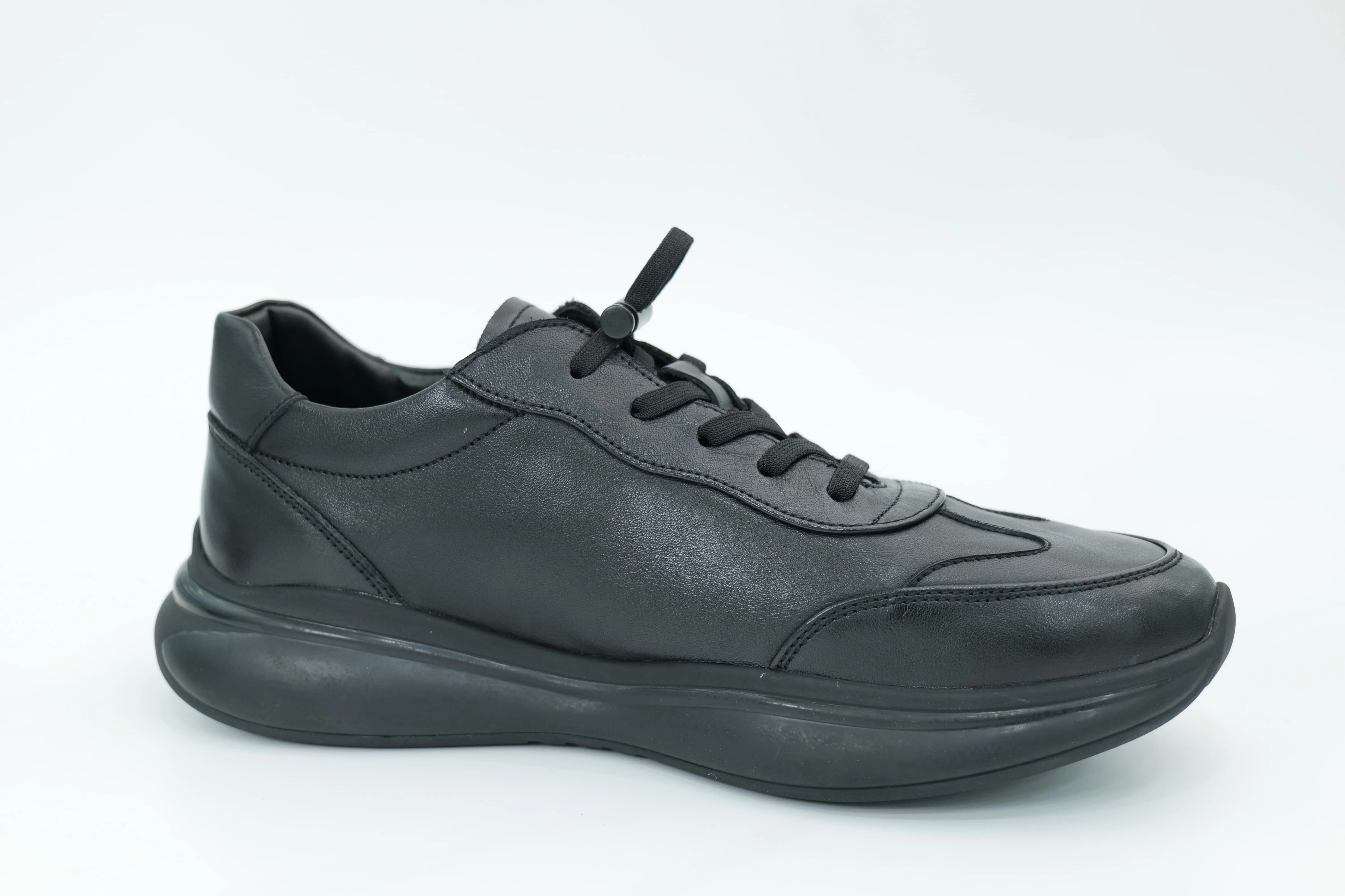 Sports shoes