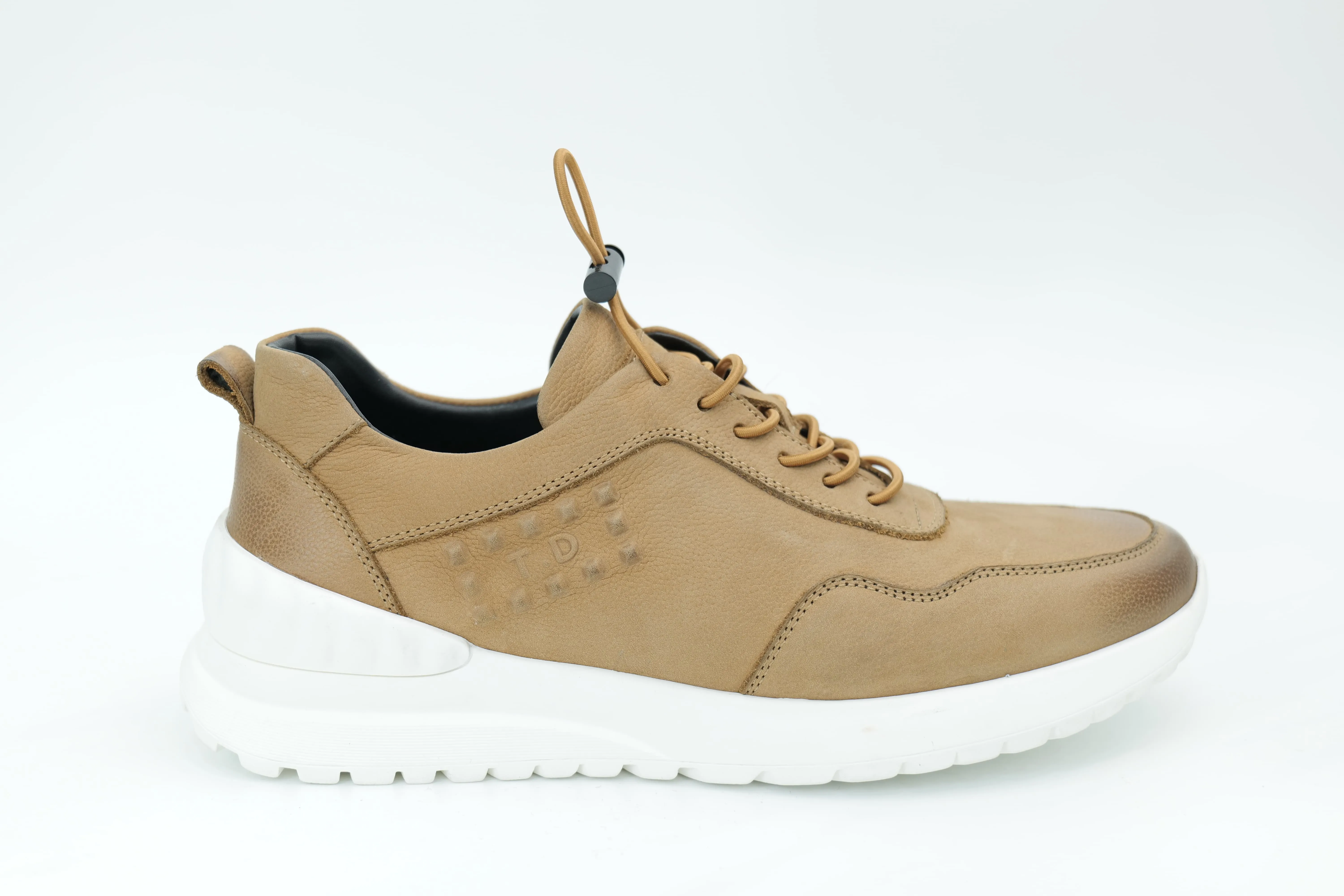 Sports shoes