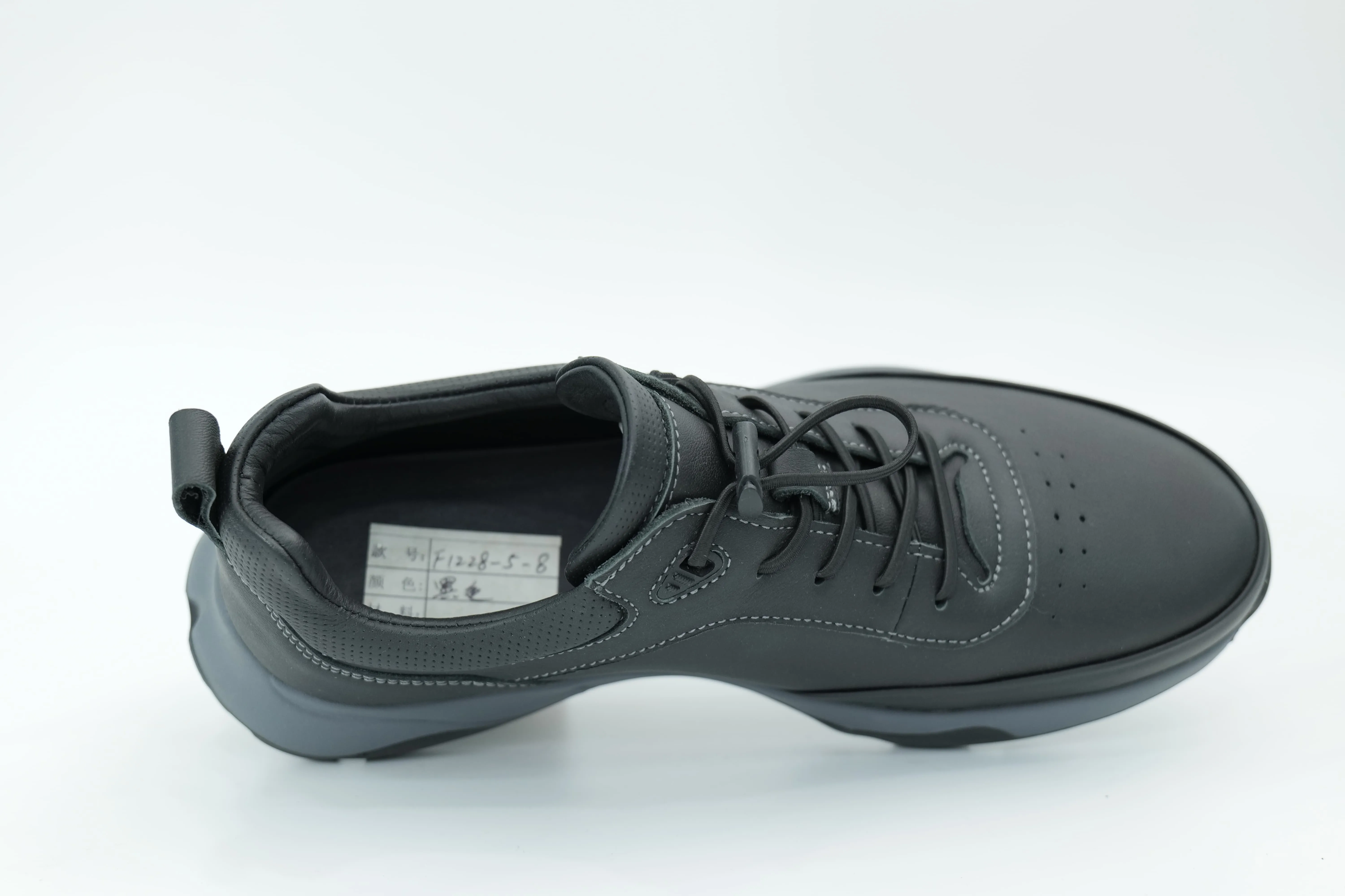 Sports shoes