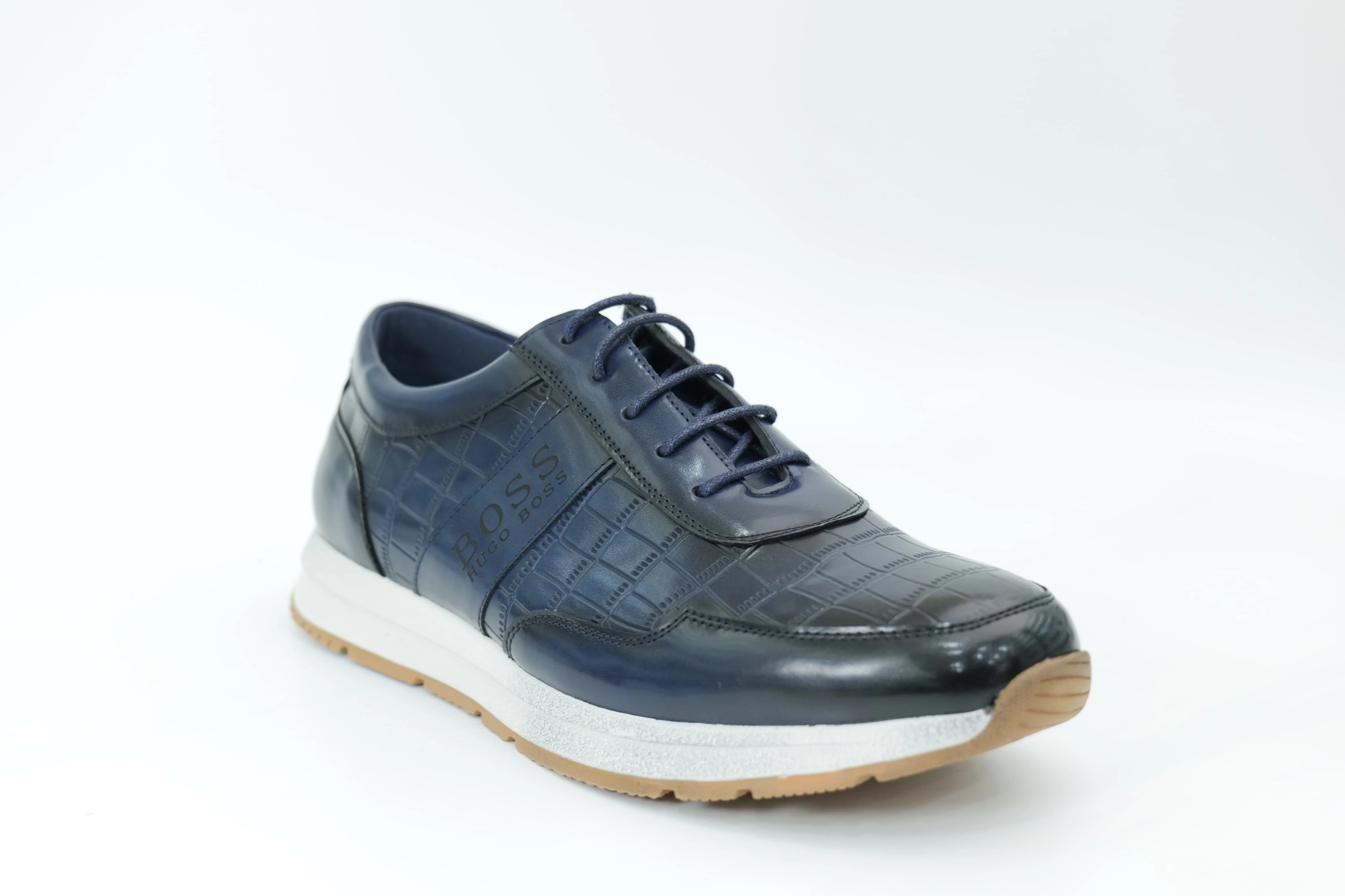 Sports shoes