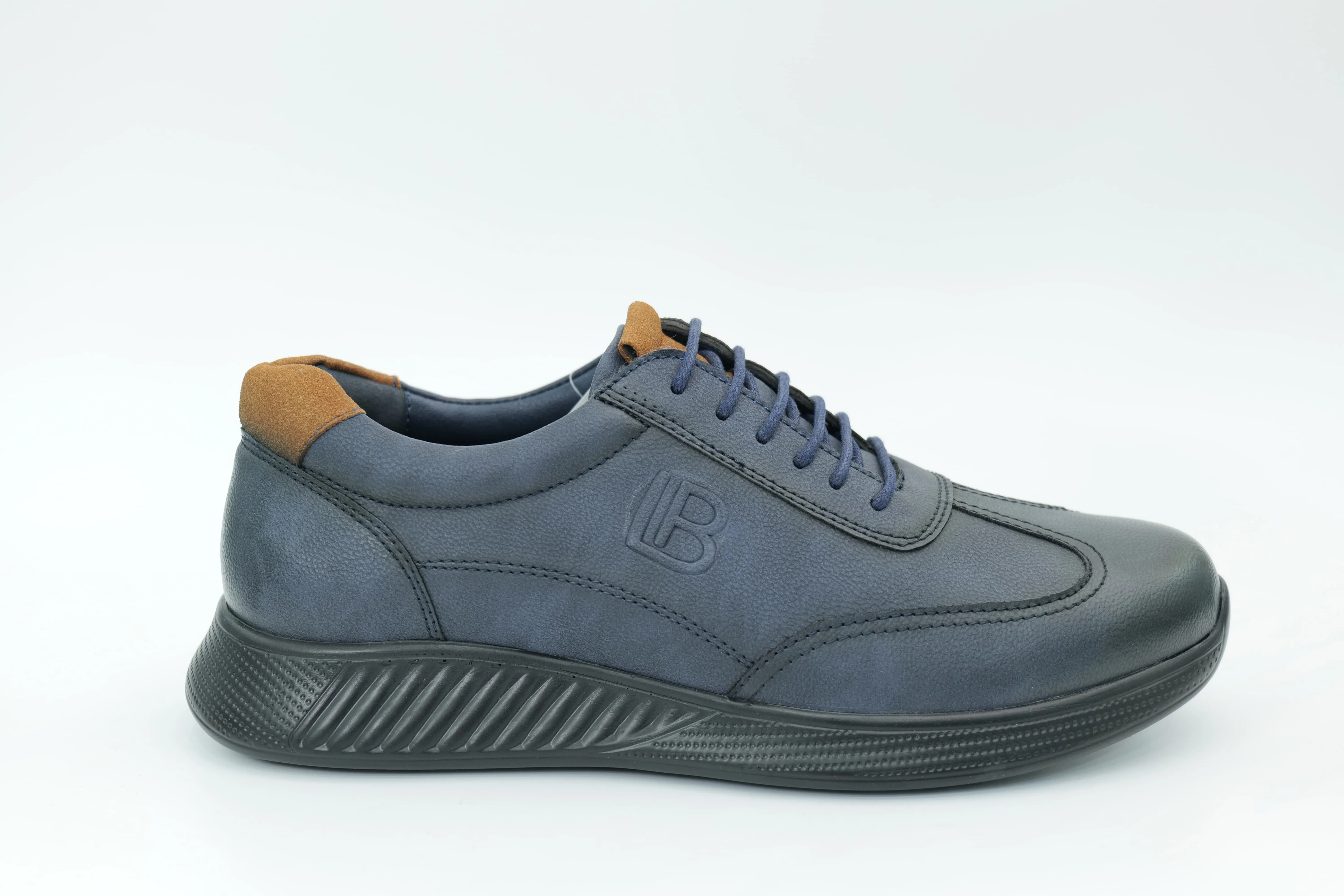 Sports shoes