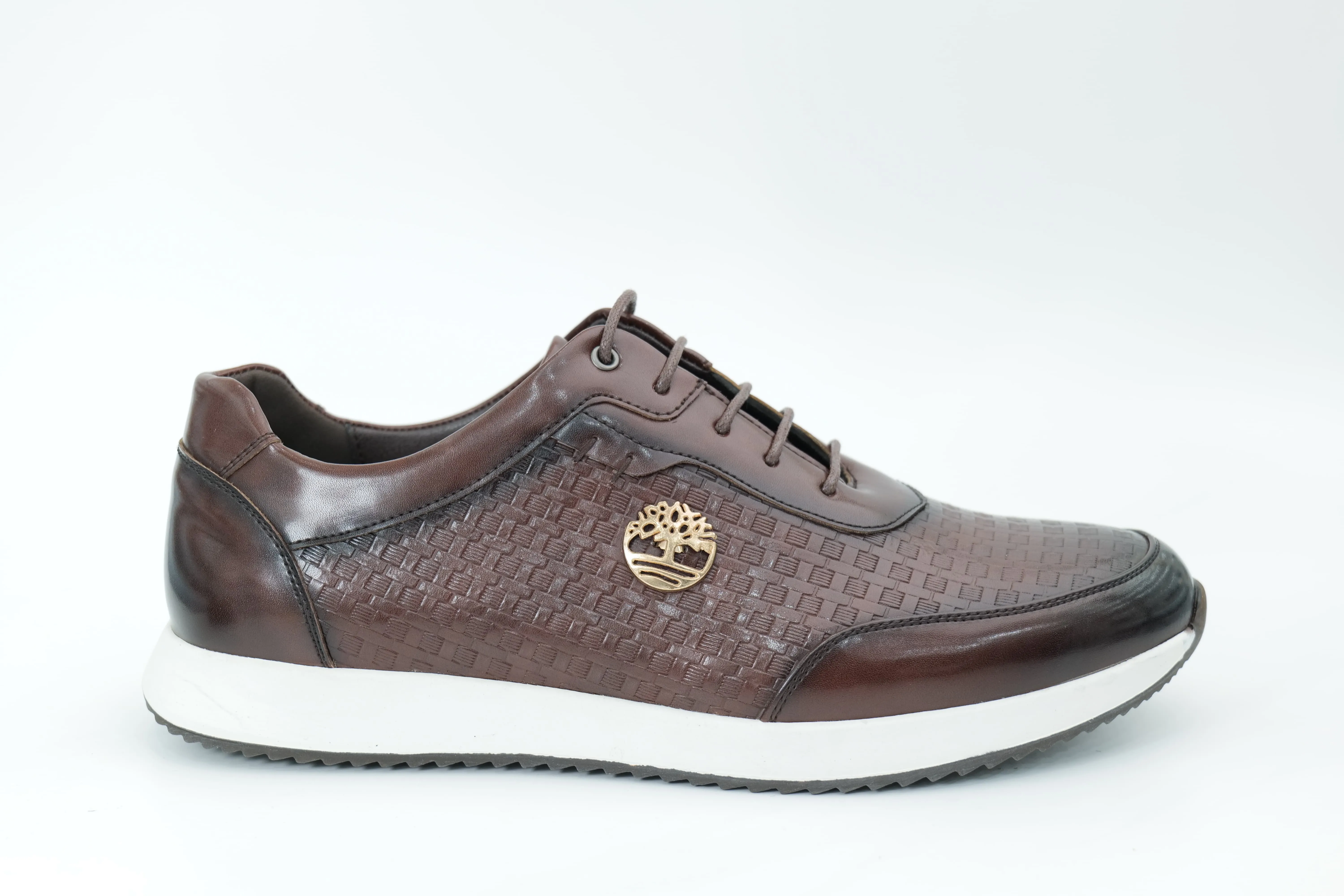 Sports shoes
