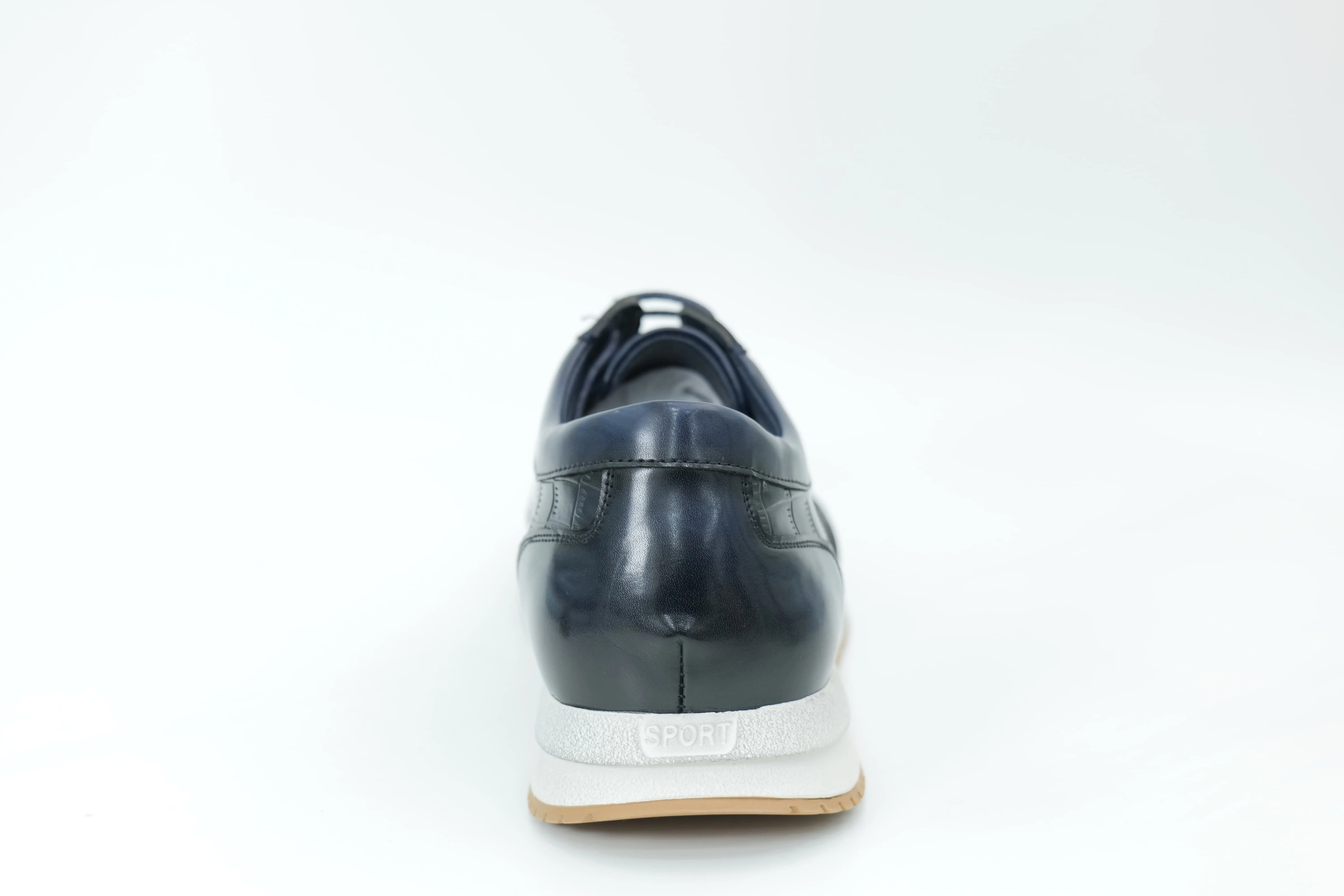 Sports shoes
