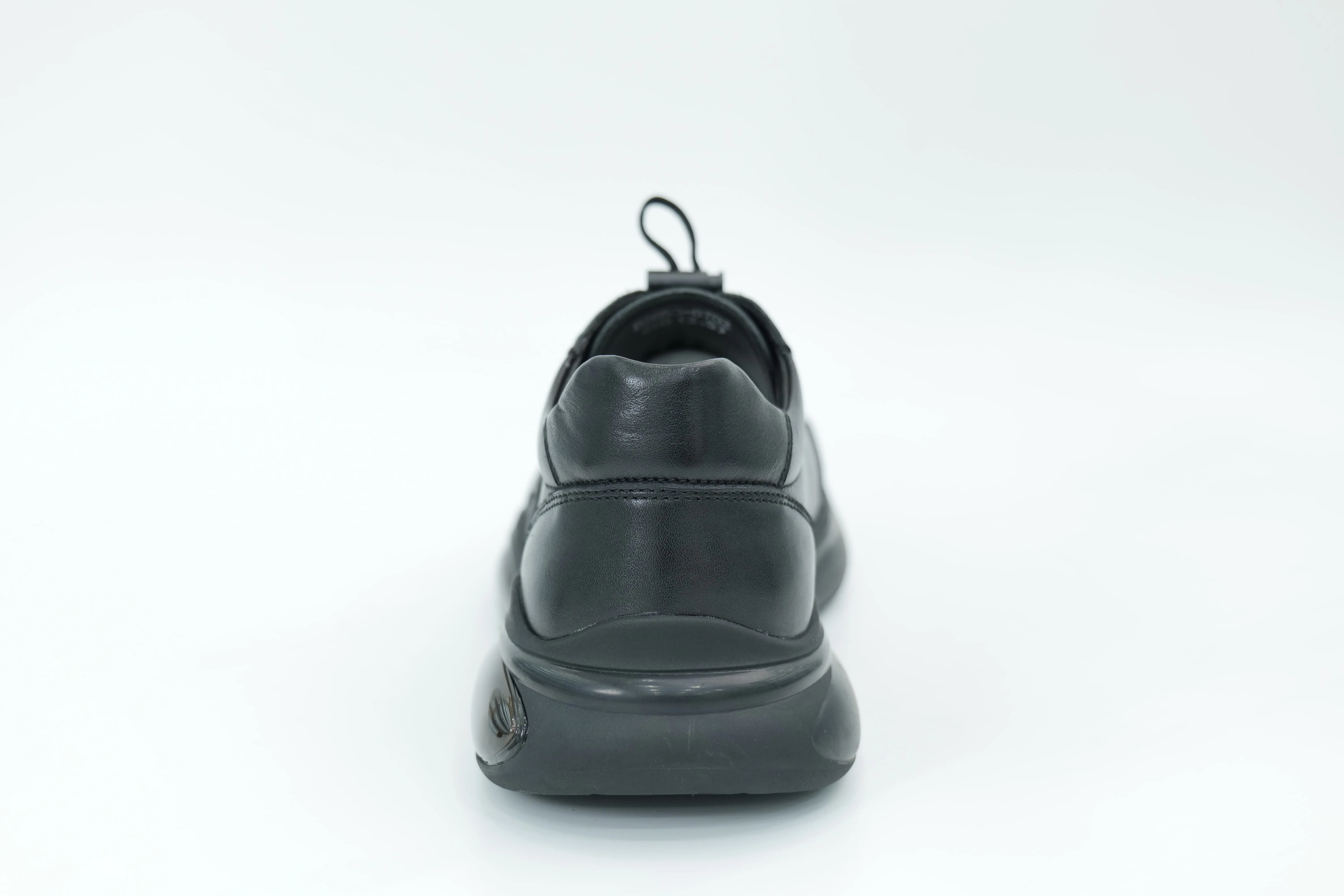 Sports shoes
