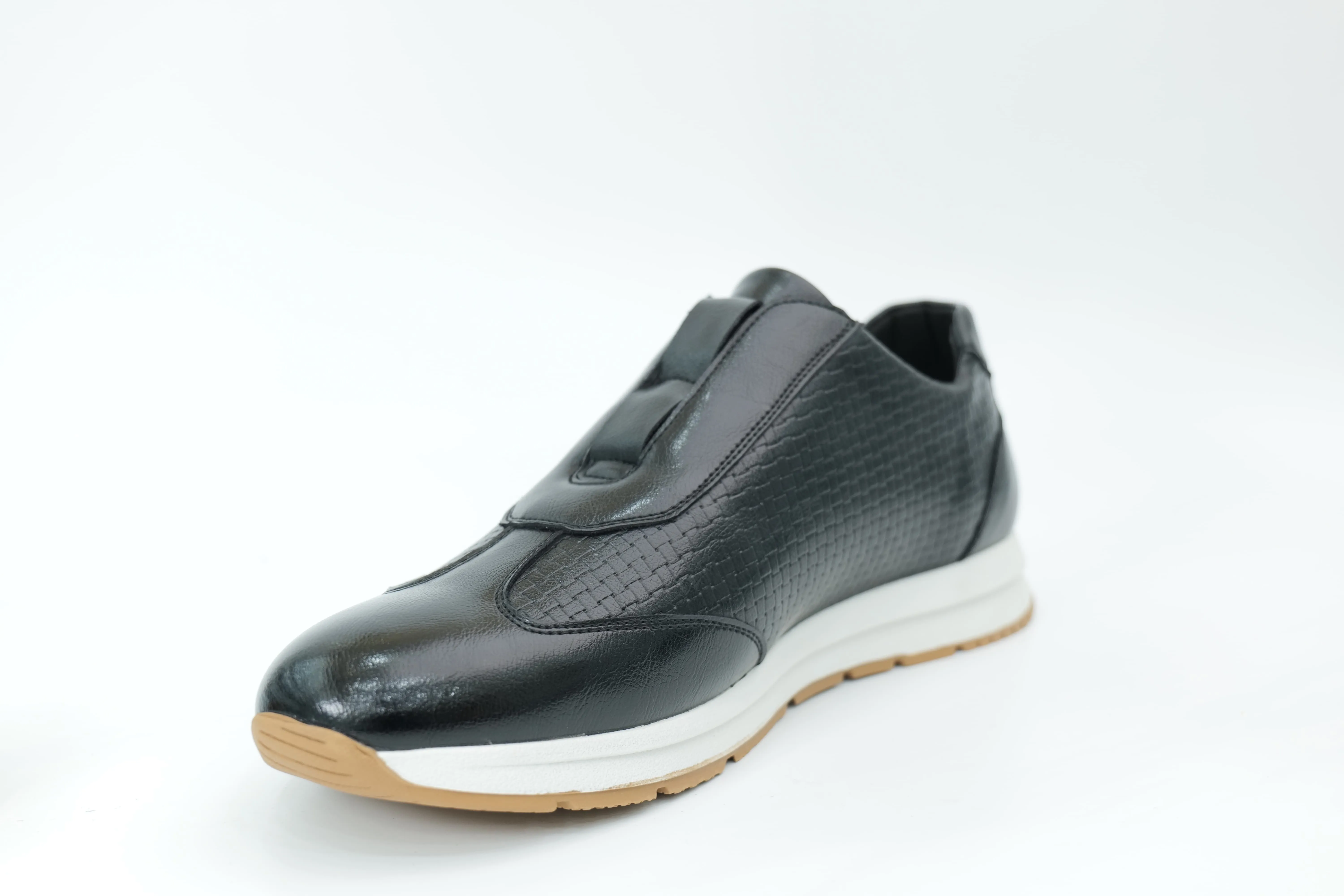 Sports shoes