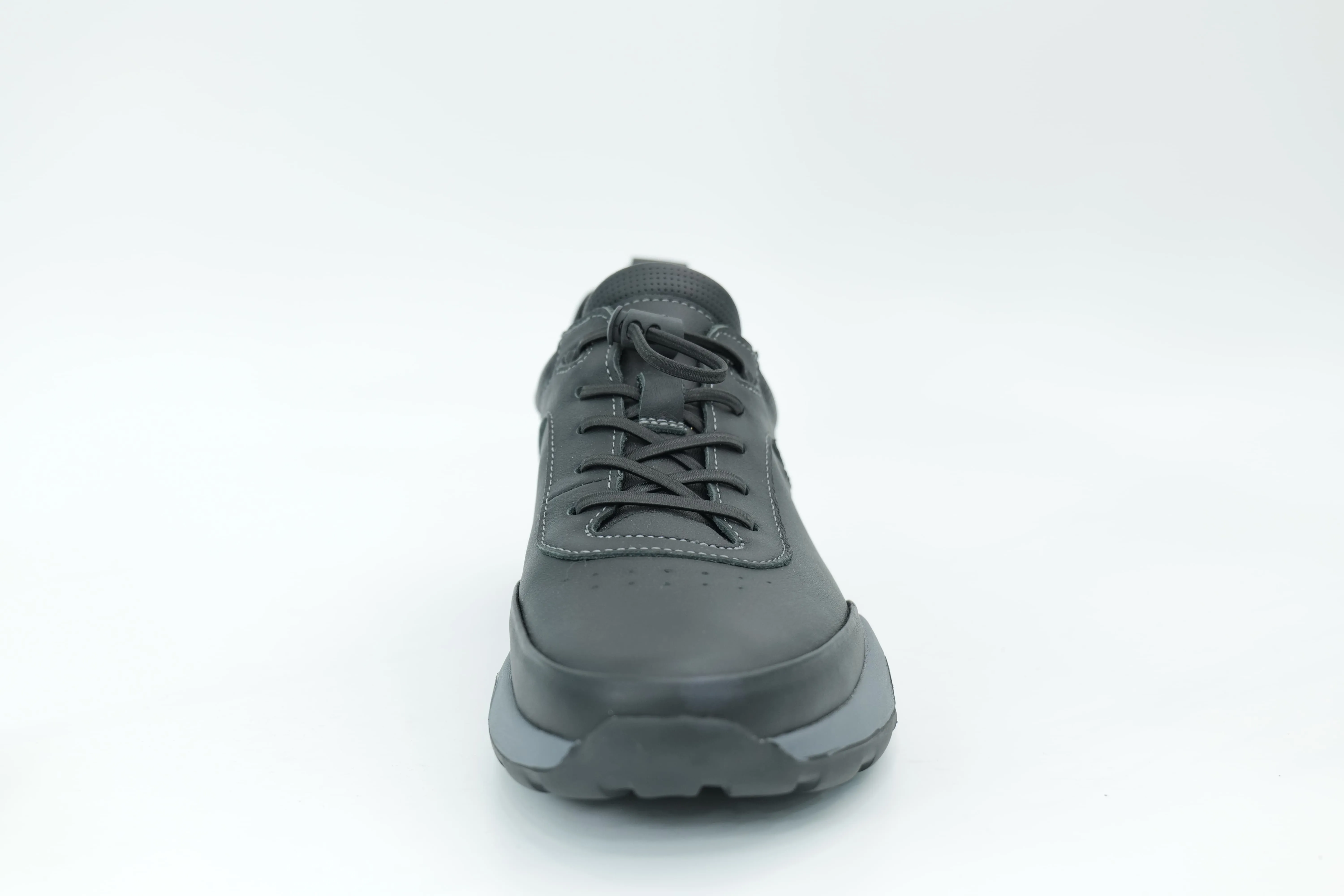 Sports shoes