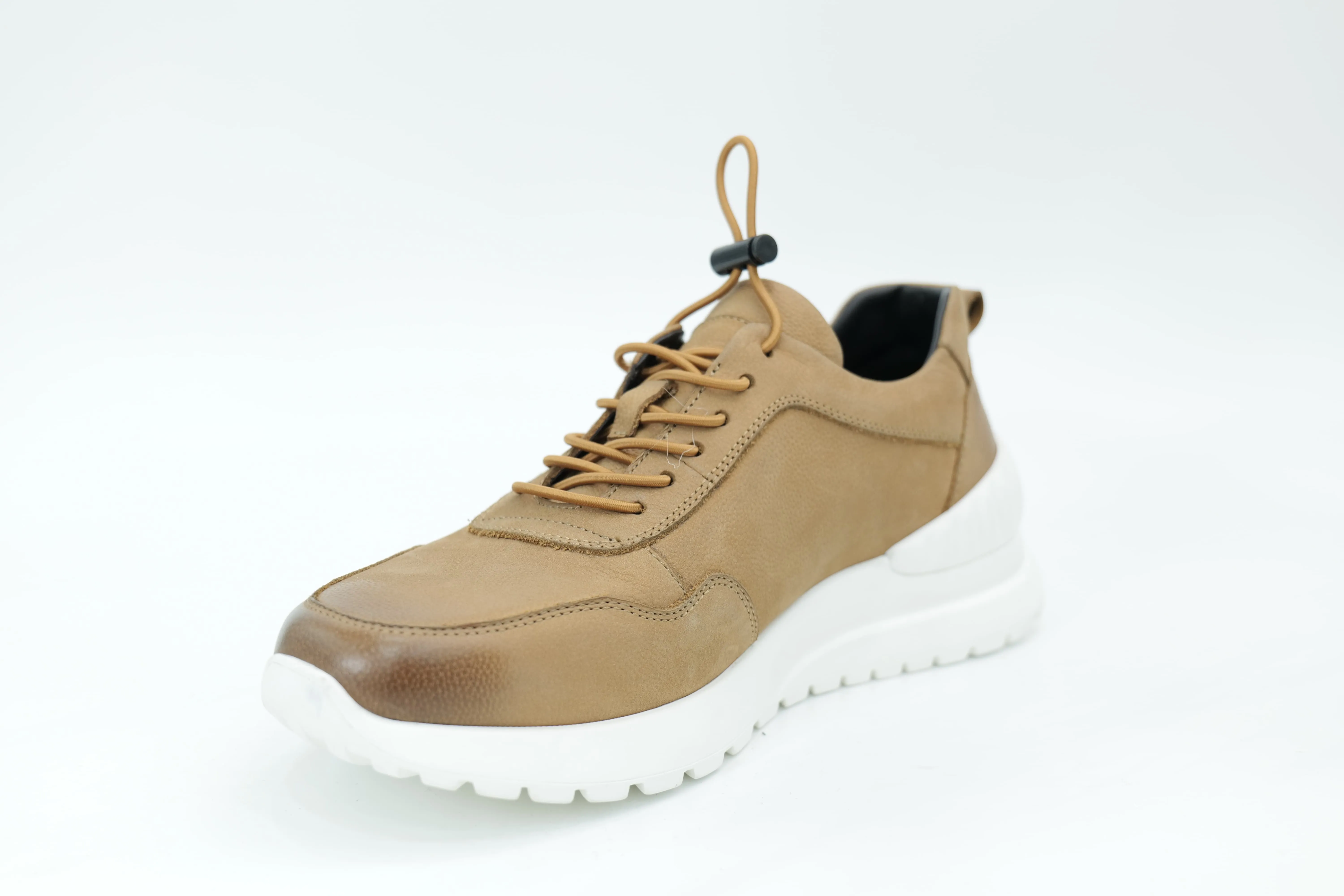 Sports shoes