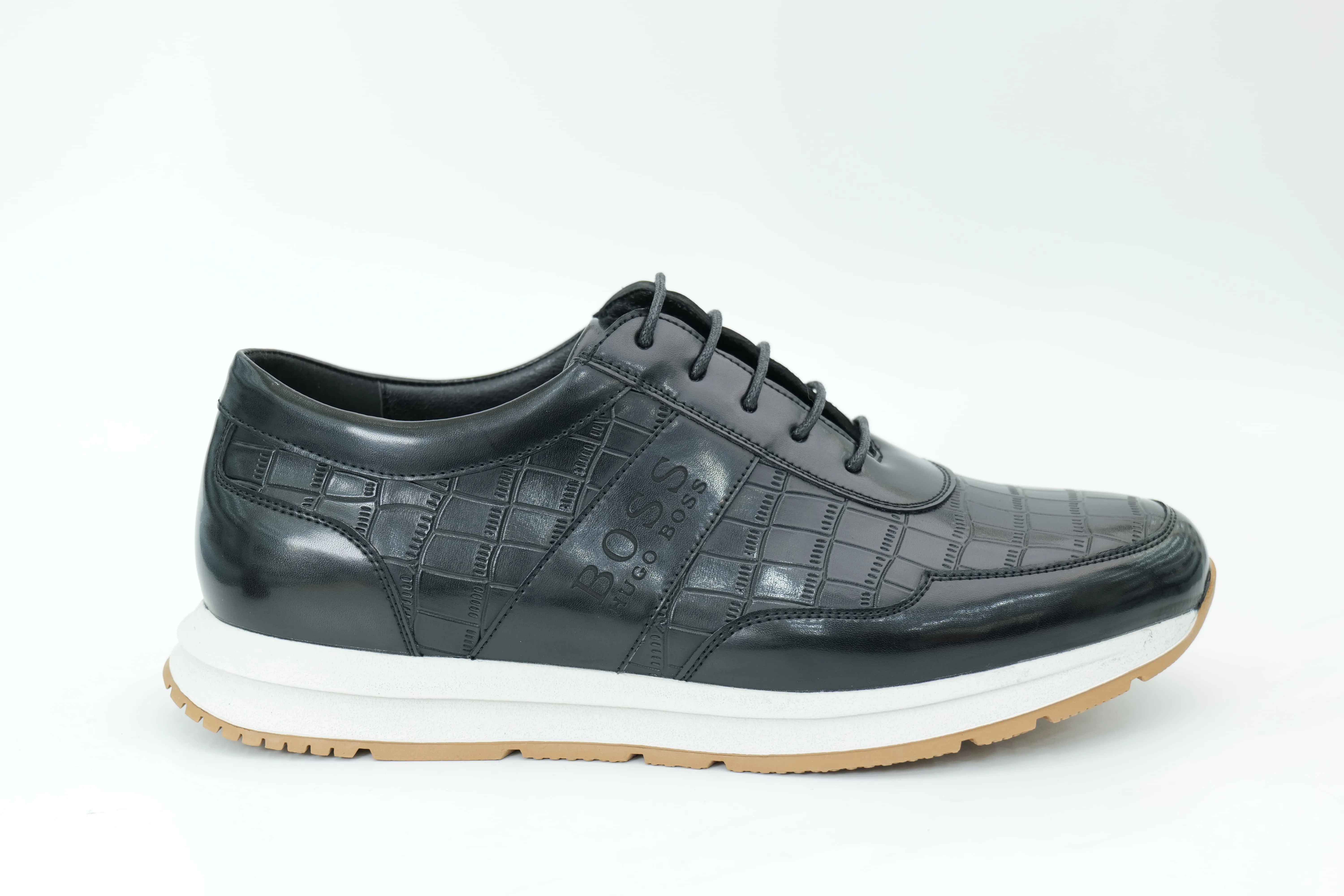 Sports shoes