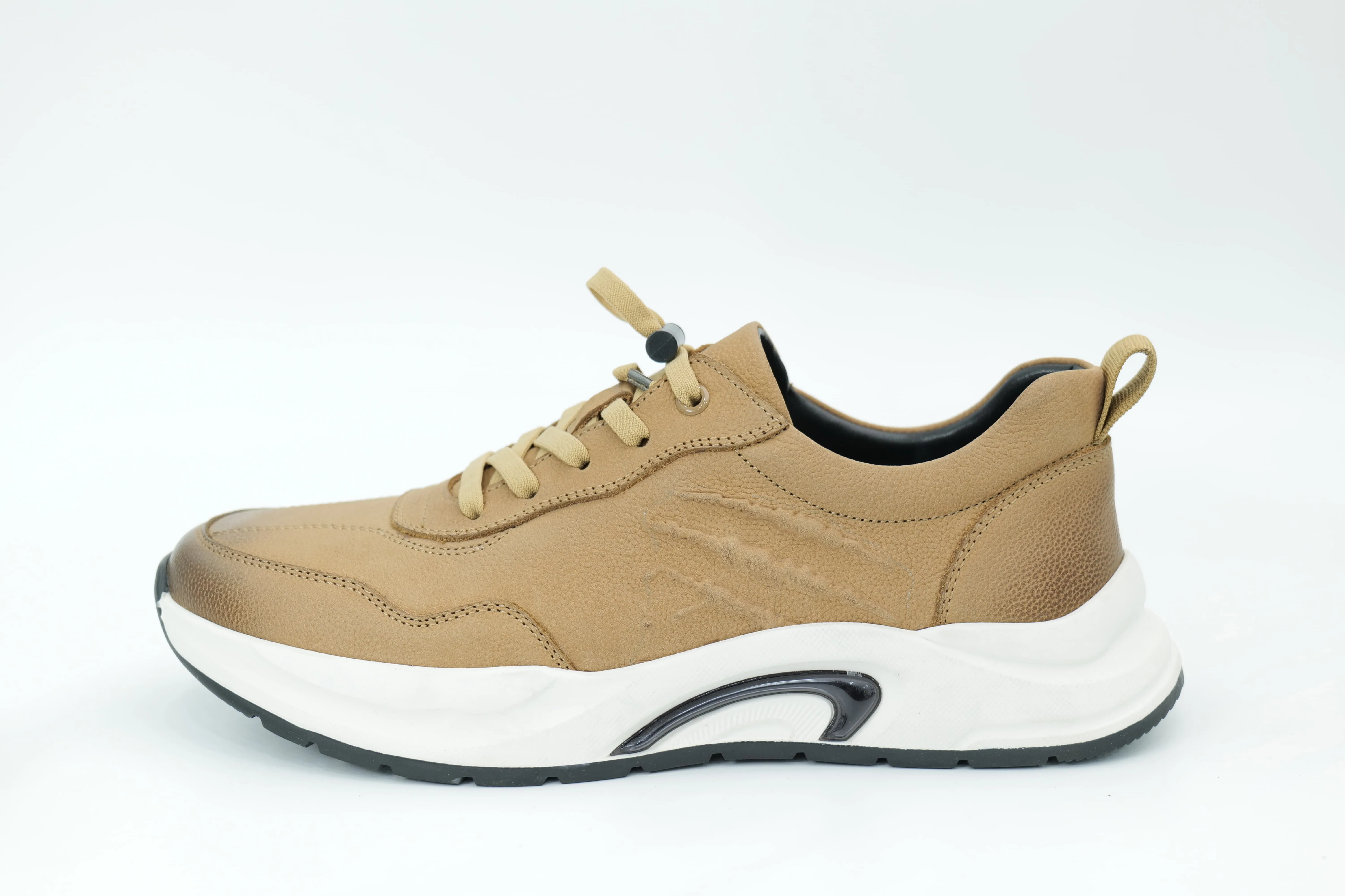 Sports shoes
