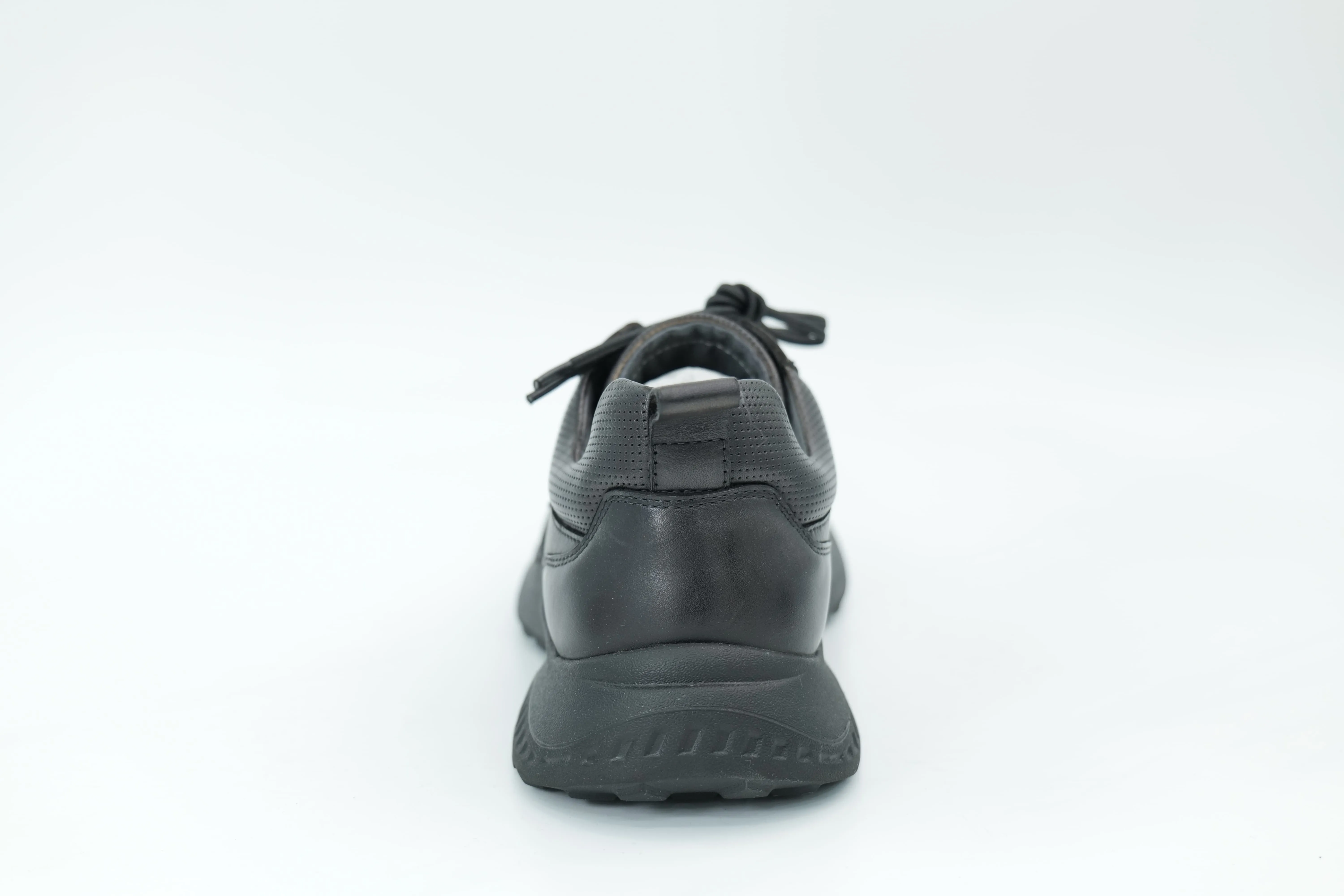 Sports shoes