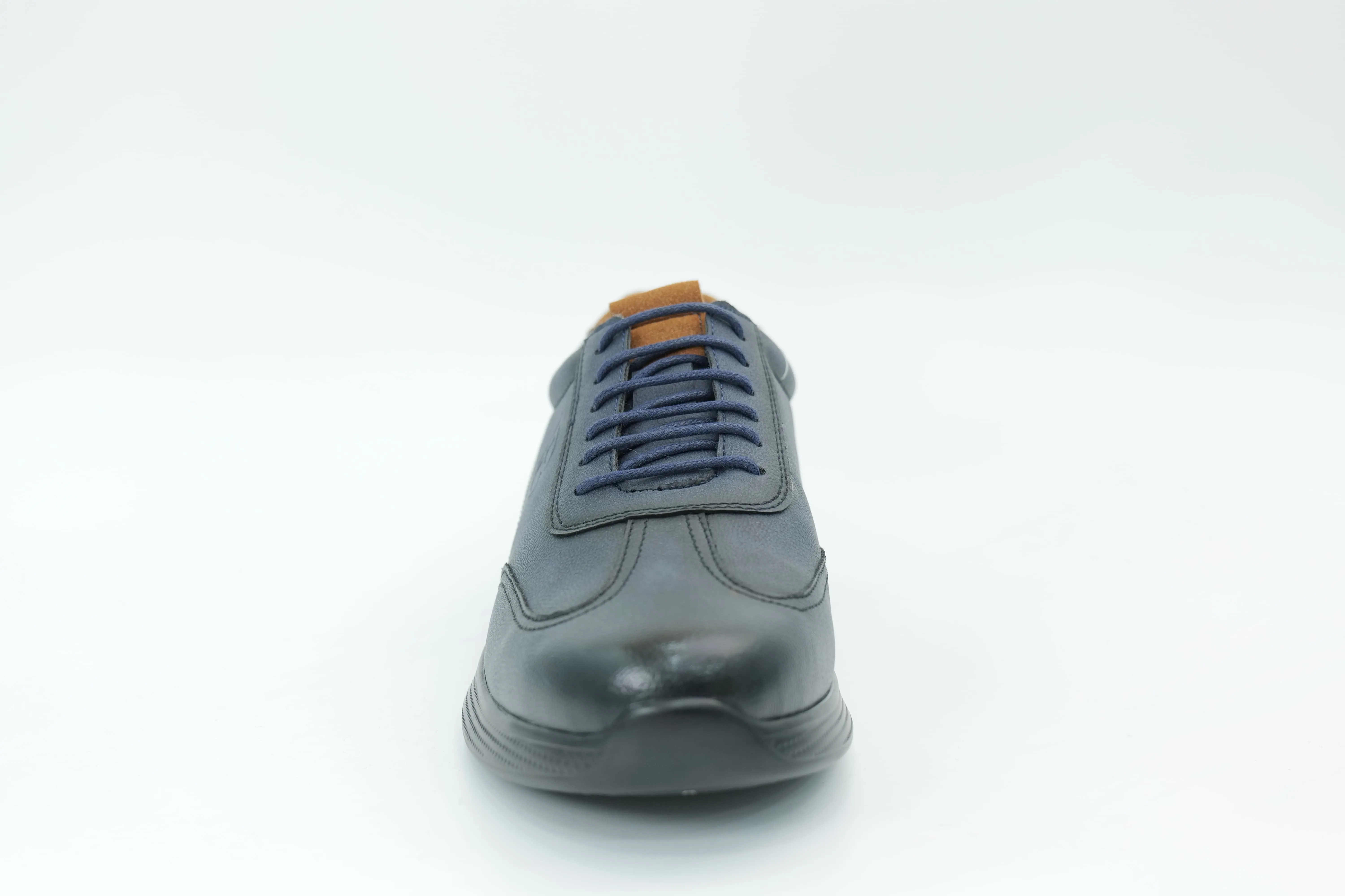 Sports shoes